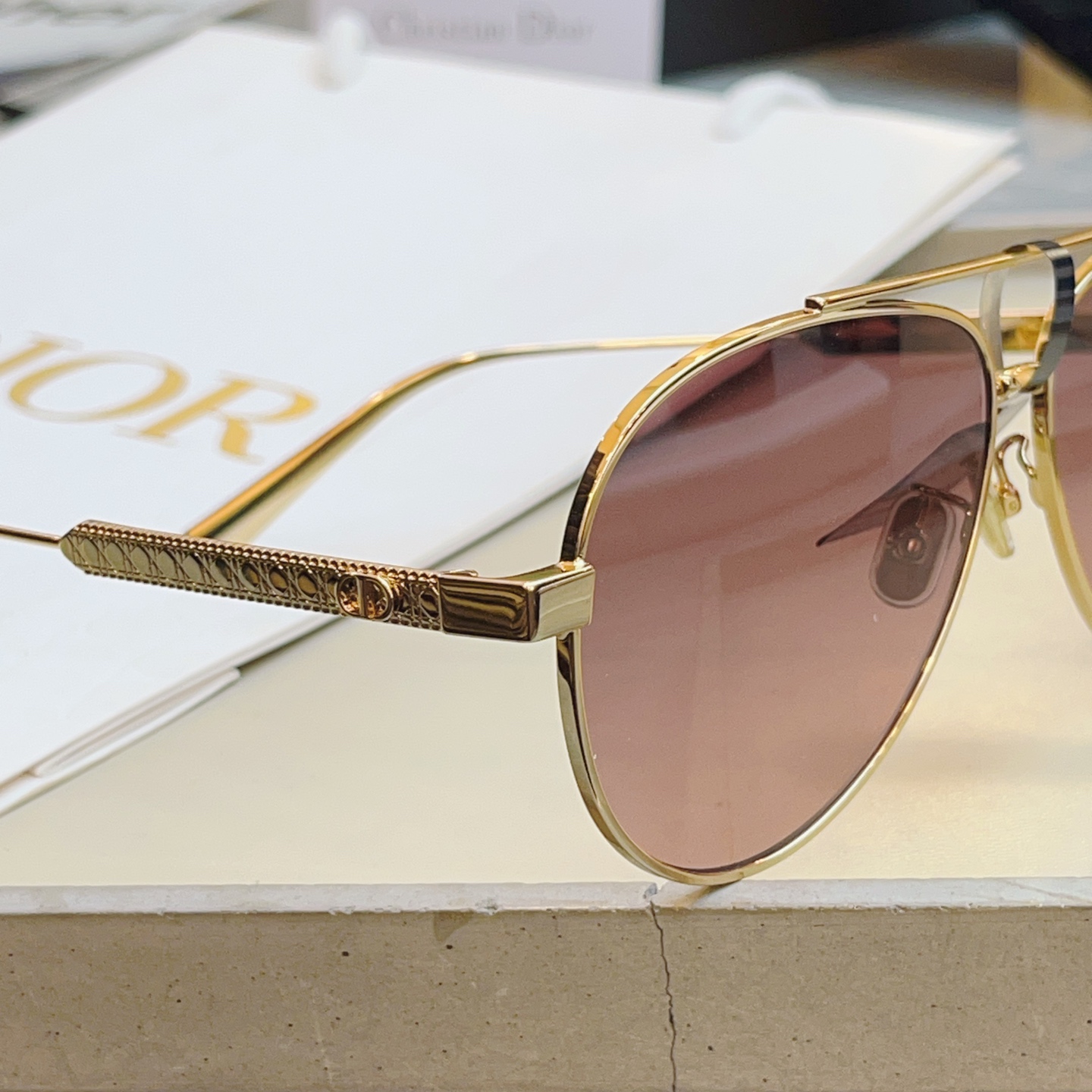 ，【DIO* 】迪*奥新款太阳镜🕶️，高版本 18K金电镀✨MODEL：DiorCannage A1U，