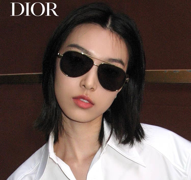 ，【DIO* 】迪*奥新款太阳镜🕶️，高版本 18K金电镀✨MODEL：DiorCannage A1U，