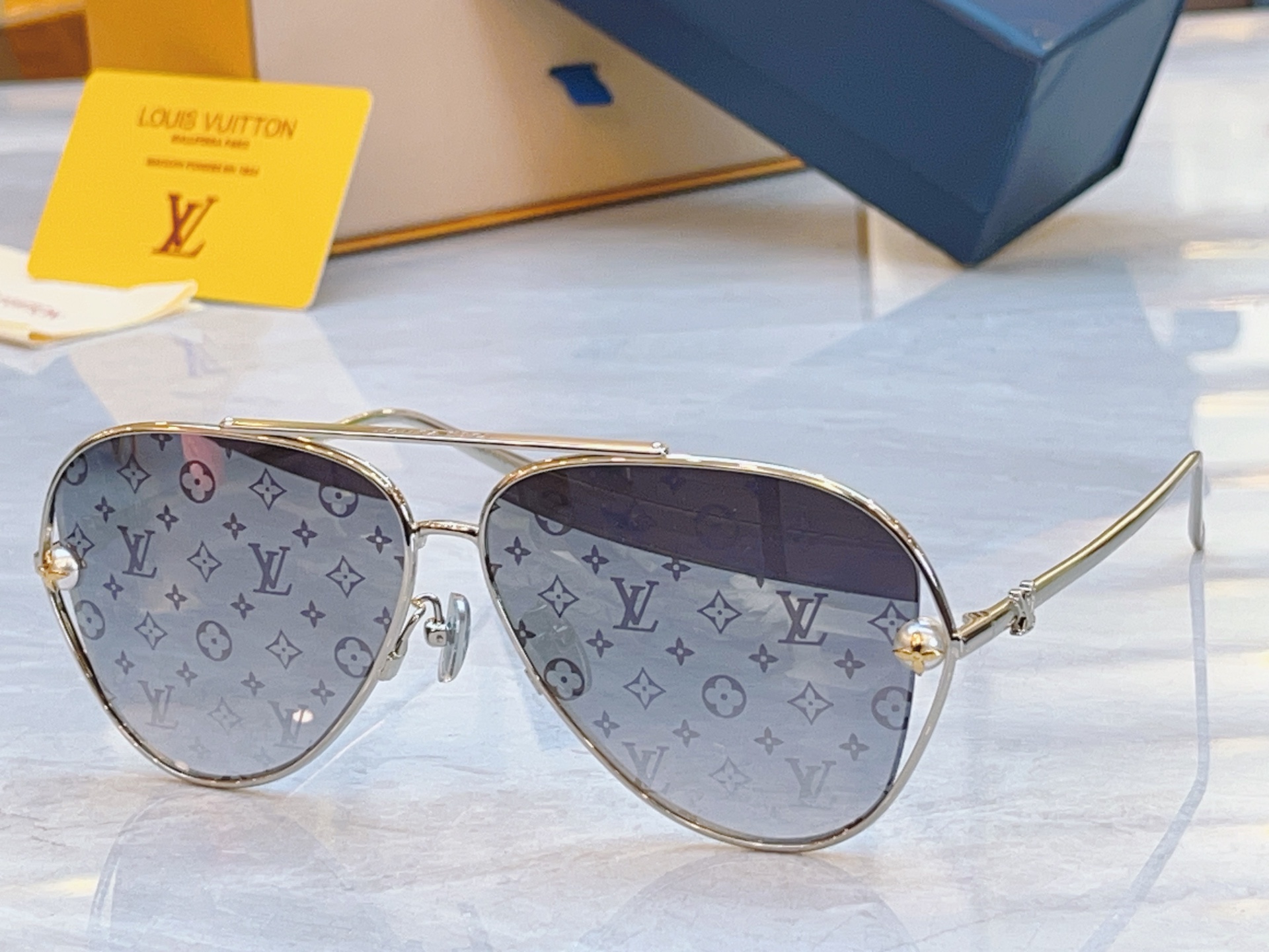 ，【LOUIS VUITTO*】路易*威登新款太阳镜，MODEL：Z2995U，SIZE：59口11-1