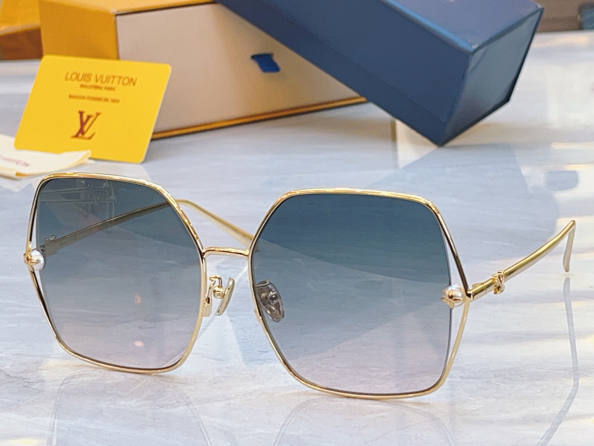 ，【LOUIS VUITTO*】路易*威登新款太阳镜，MODEL：Z2994U，SIZE：62口16-1