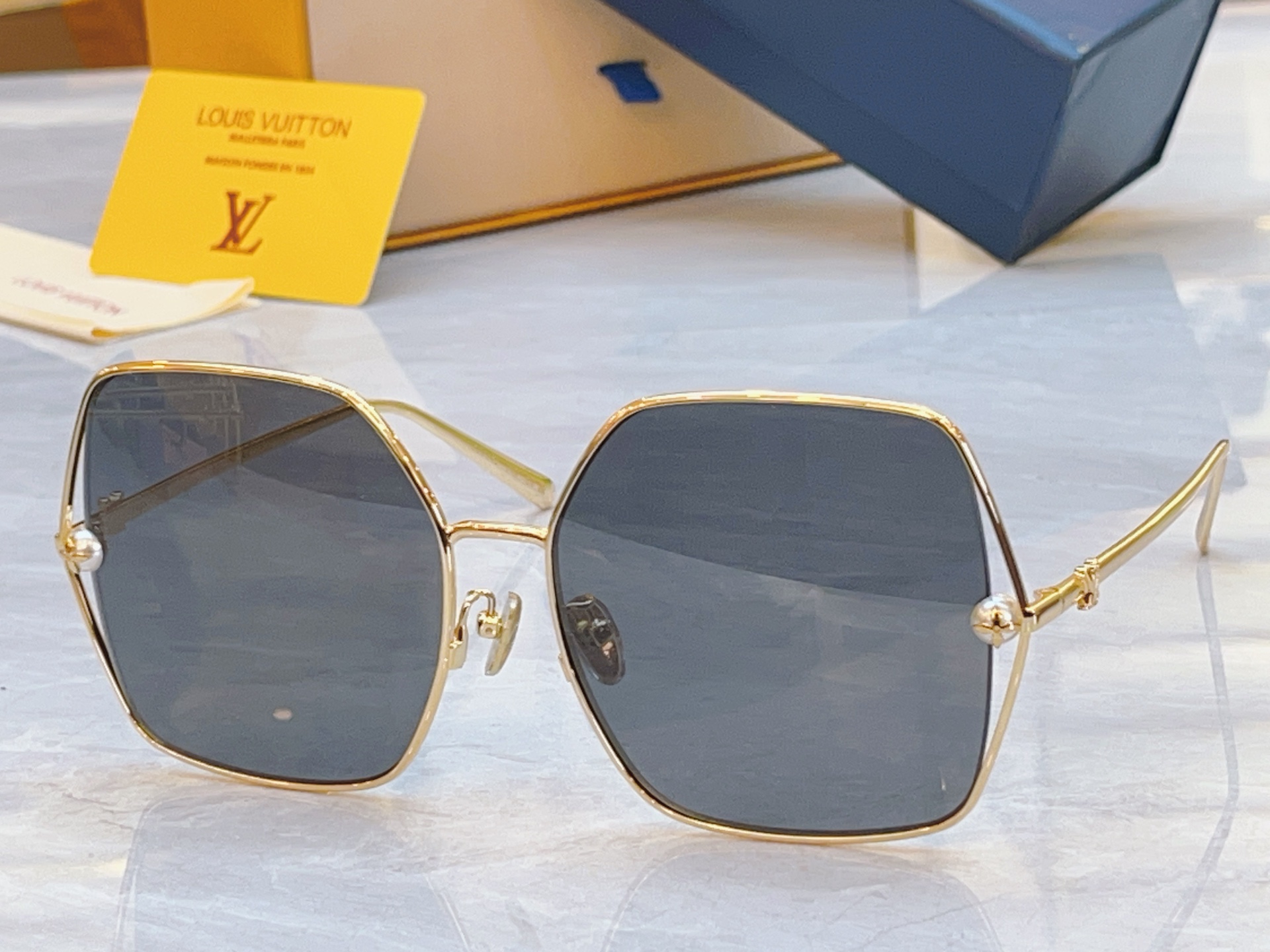 ，【LOUIS VUITTO*】路易*威登新款太阳镜，MODEL：Z2994U，SIZE：62口16-1