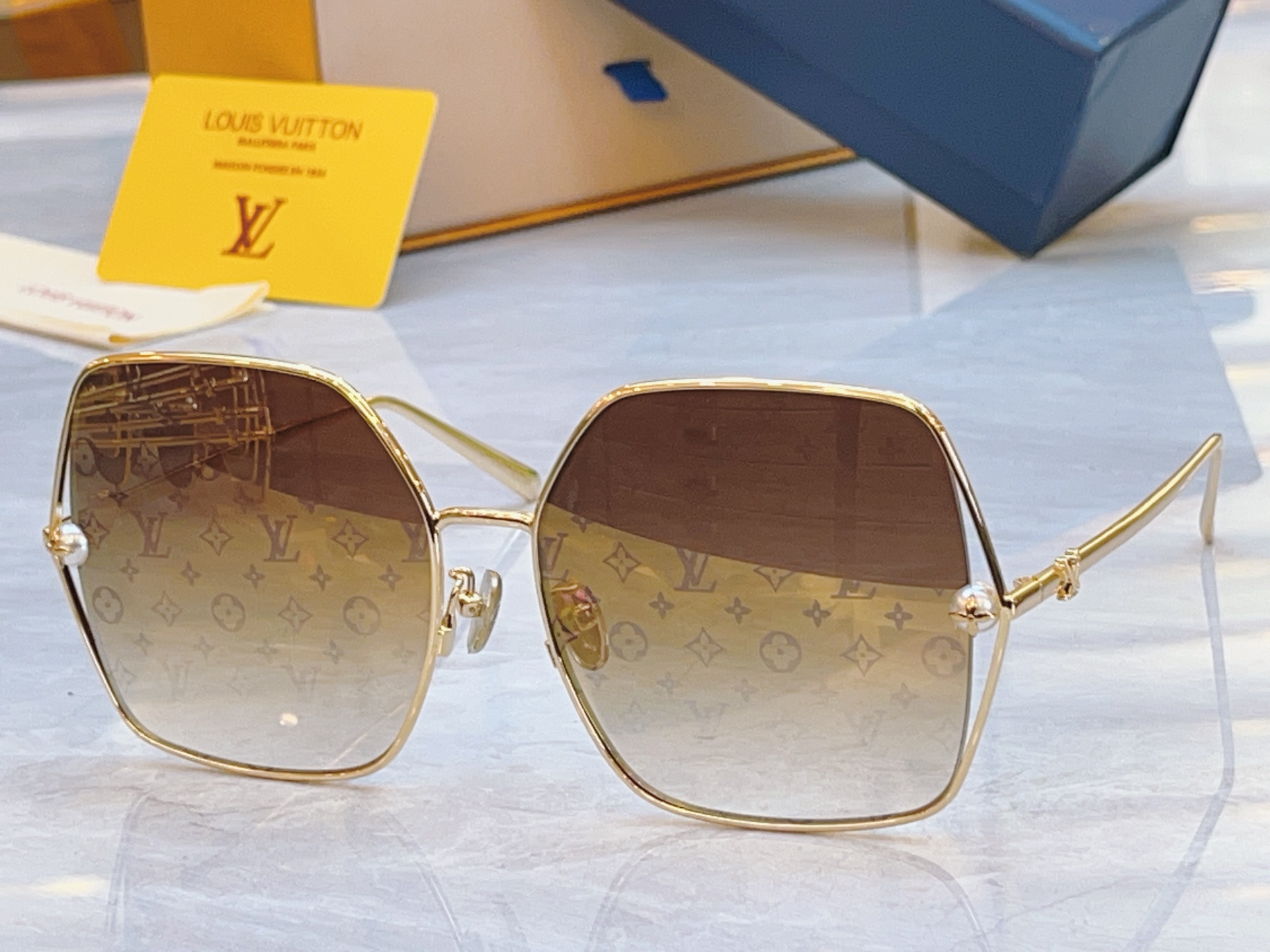 ，【LOUIS VUITTO*】路易*威登新款太阳镜，MODEL：Z2994U，SIZE：62口16-1