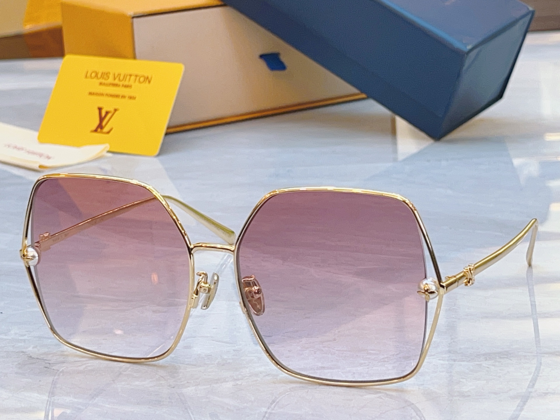 ，【LOUIS VUITTO*】路易*威登新款太阳镜，MODEL：Z2994U，SIZE：62口16-1