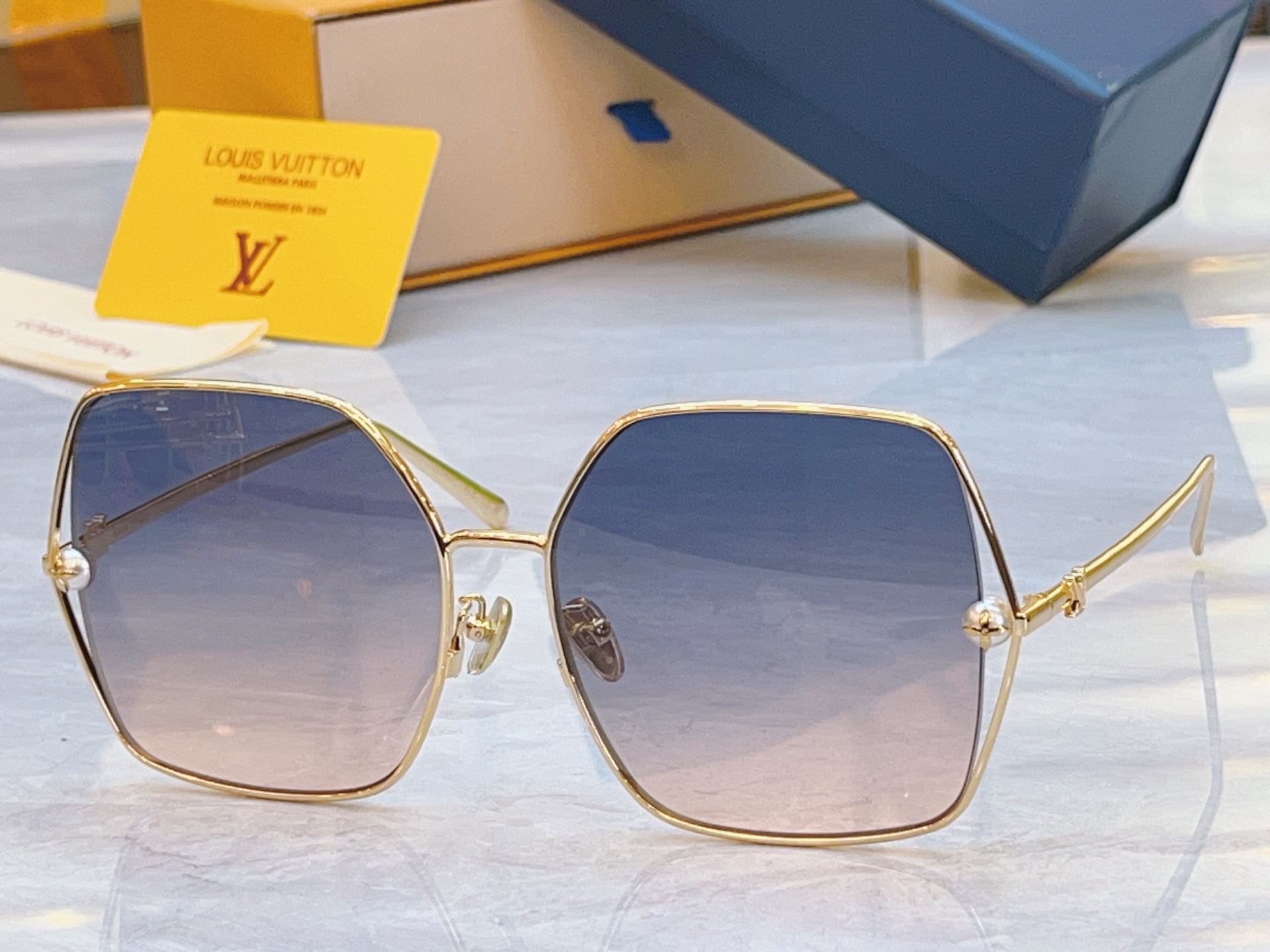 ，【LOUIS VUITTO*】路易*威登新款太阳镜，MODEL：Z2994U，SIZE：62口16-1