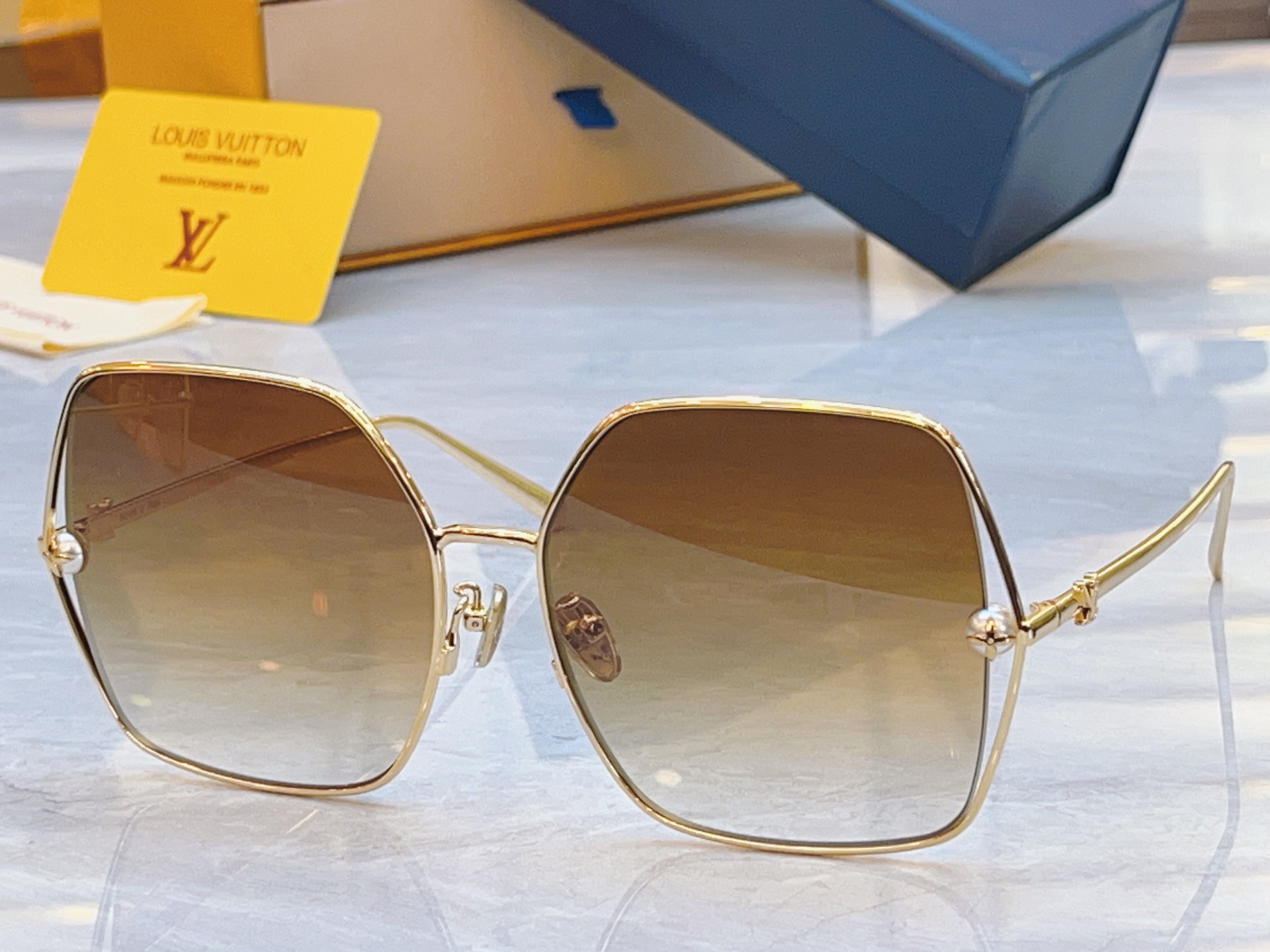 ，【LOUIS VUITTO*】路易*威登新款太阳镜，MODEL：Z2994U，SIZE：62口16-1