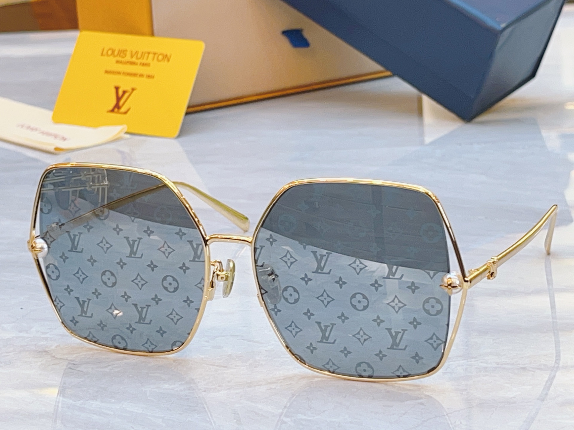 ，【LOUIS VUITTO*】路易*威登新款太阳镜，MODEL：Z2994U，SIZE：62口16-1