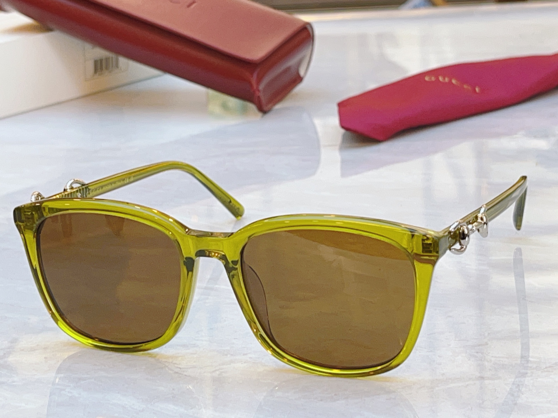 ，【GUCC*】古*驰新款太阳镜，MODEL：GG2057SK，SIZE：56口19-145