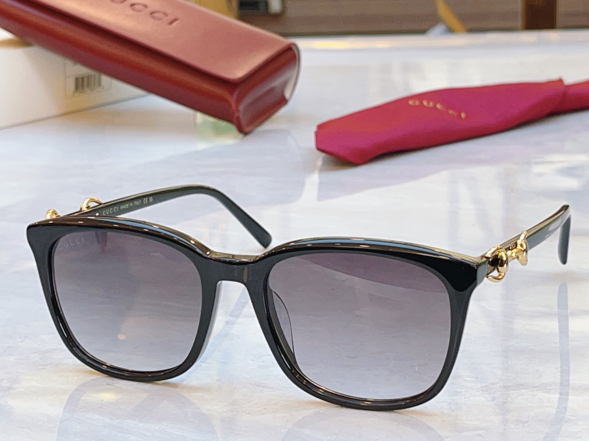 ，【GUCC*】古*驰新款太阳镜，MODEL：GG2057SK，SIZE：56口19-145