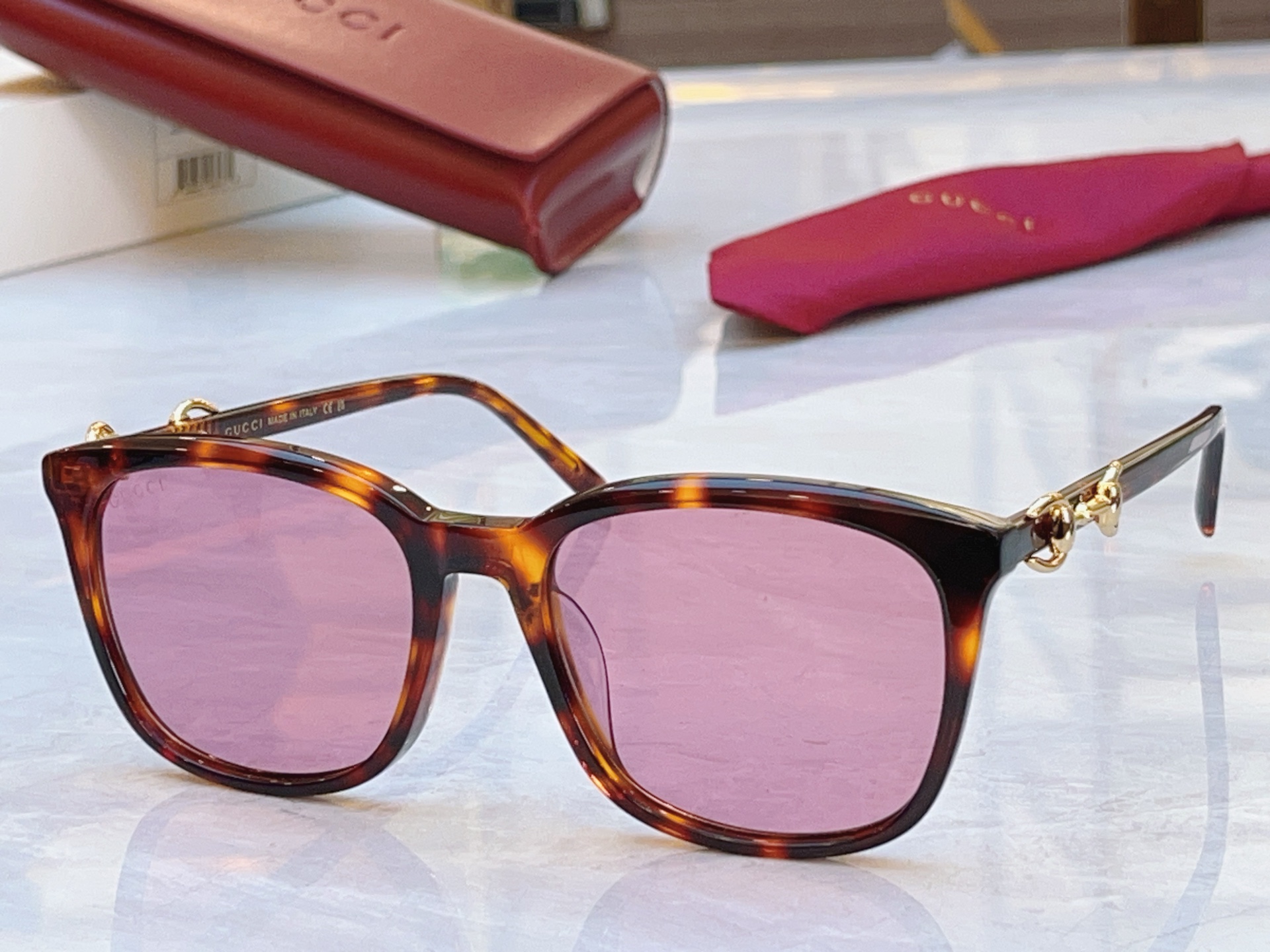 ，【GUCC*】古*驰新款太阳镜，MODEL：GG2057SK，SIZE：56口19-145