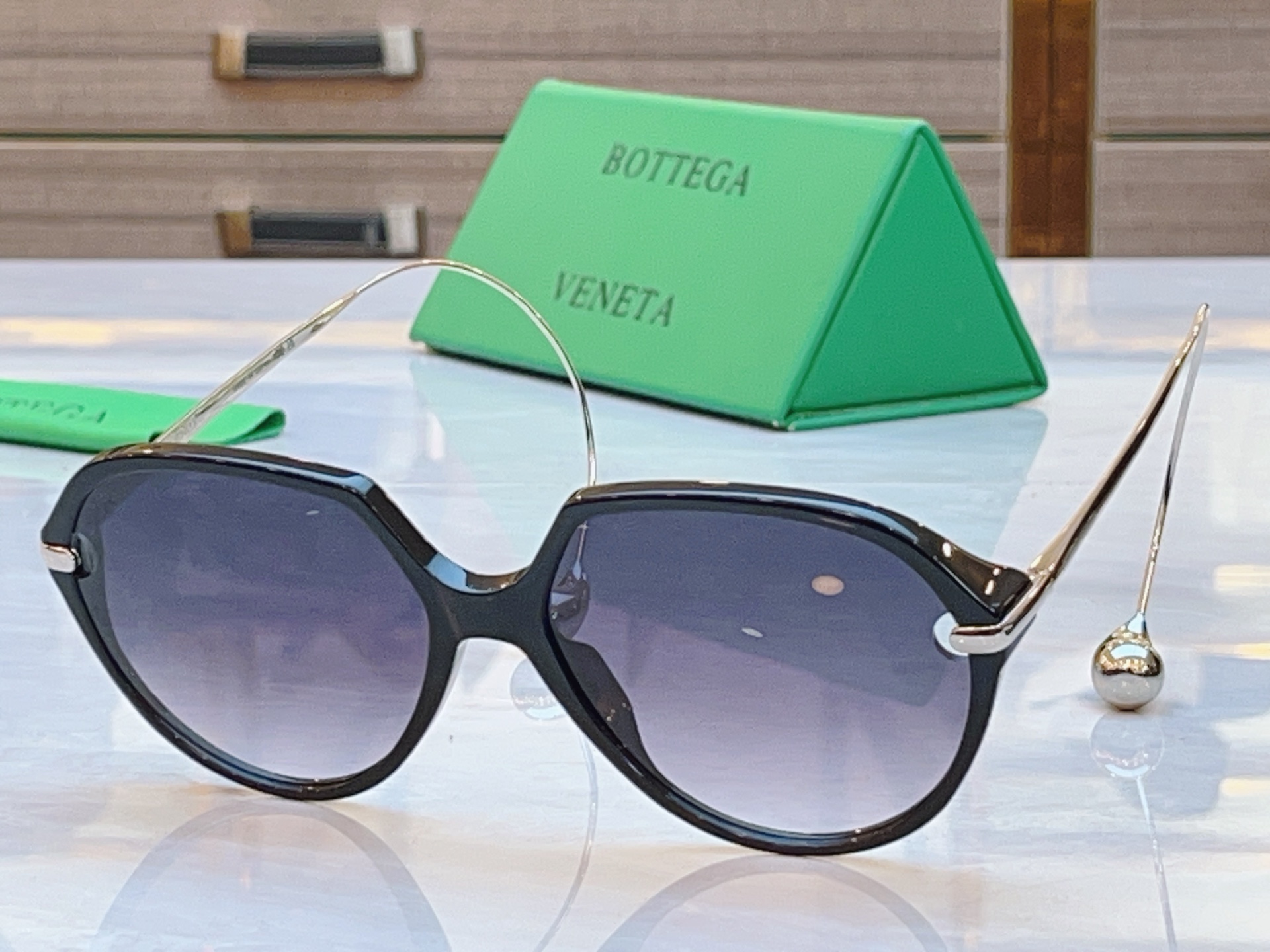 ，【BOTTEGA VENET*】宝缇*嘉新款太阳镜，MODEL：BV1436S，SIZE：63口18-