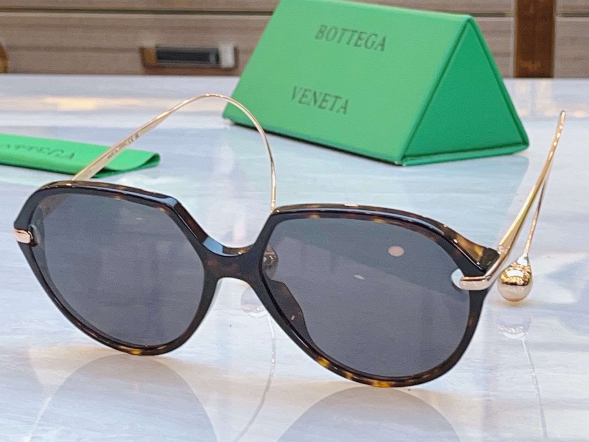 ，【BOTTEGA VENET*】宝缇*嘉新款太阳镜，MODEL：BV1436S，SIZE：63口18-