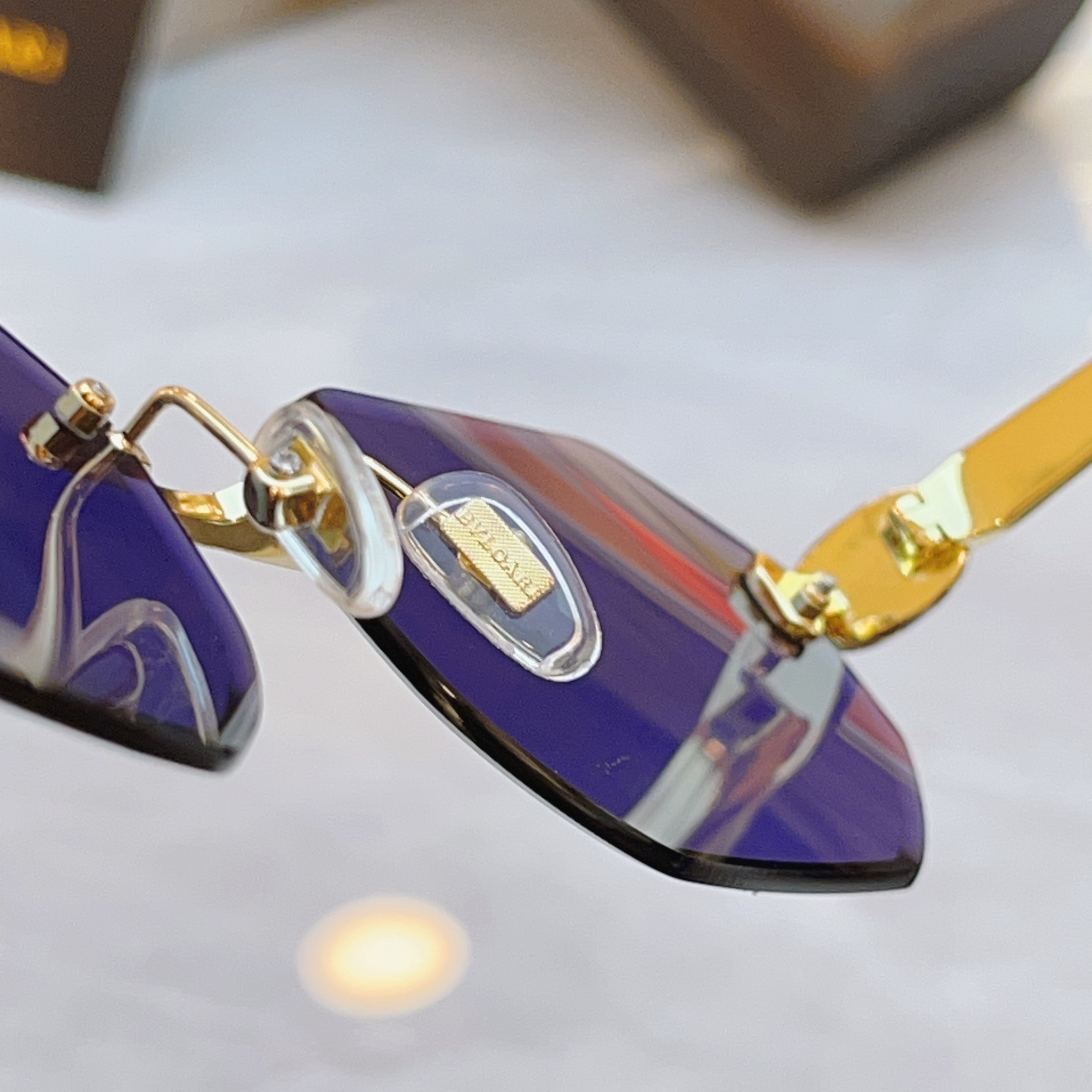 ，【BVLGA*】宝格*丽新款太阳镜，MODEL：BV 40105U，SIZE：57口16-140