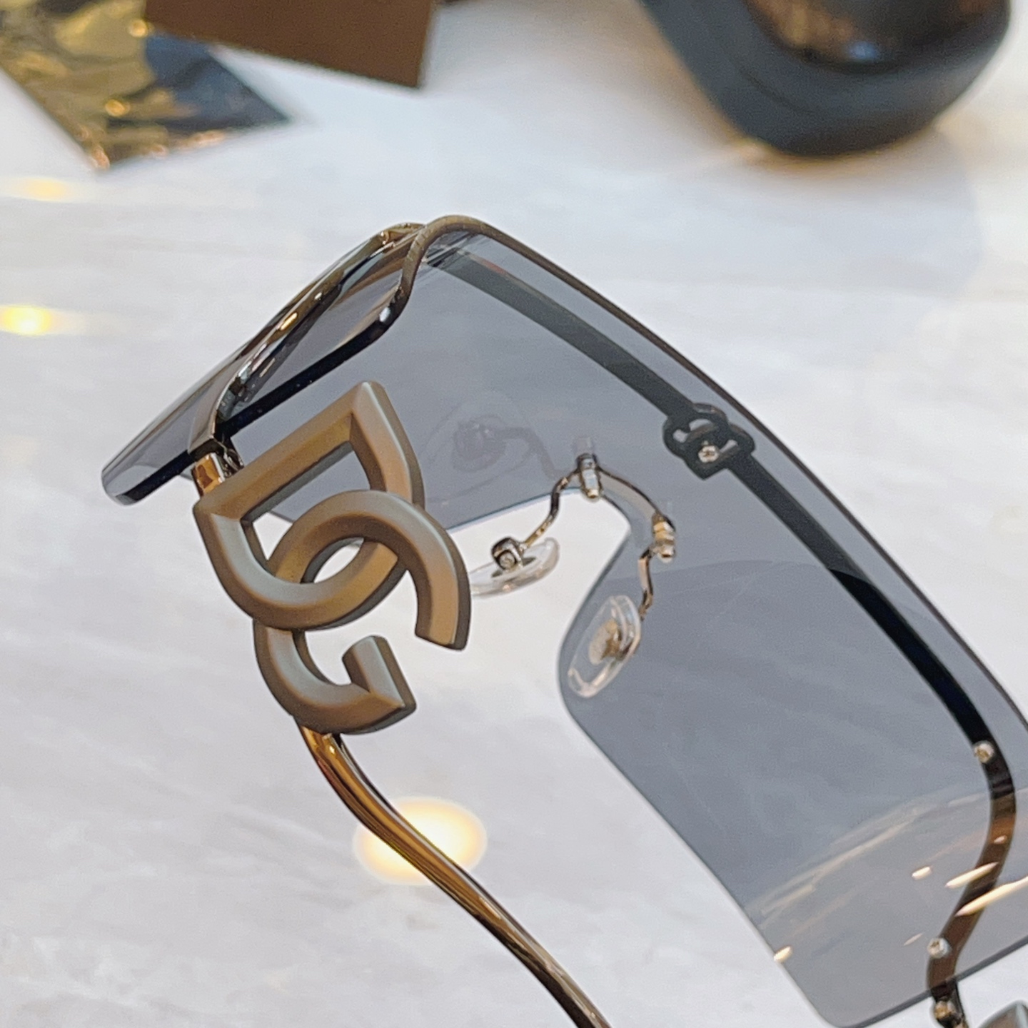 ，【DOLCE & GABBAN*】D*G新款太阳镜，MODEL：DG6694，SIZE：143口0-1