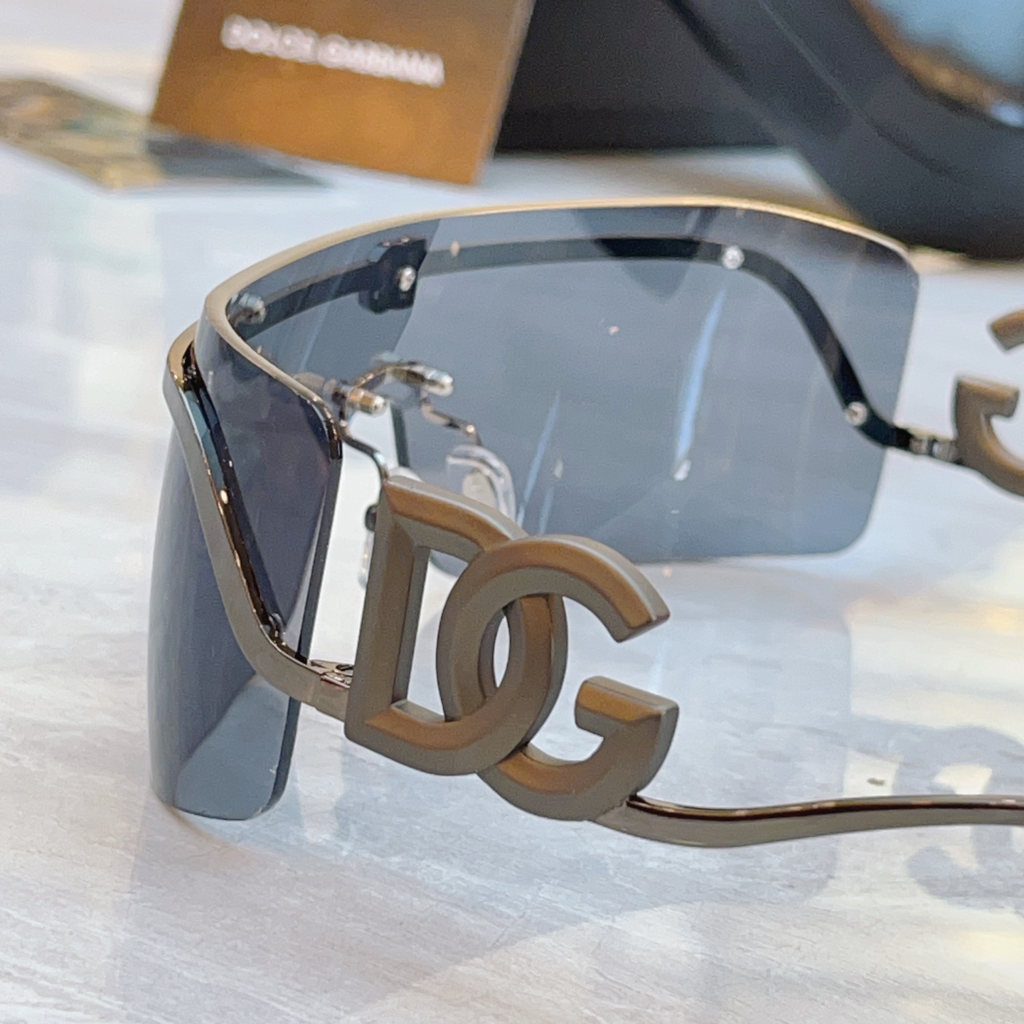 ，【DOLCE & GABBAN*】D*G新款太阳镜，MODEL：DG6694，SIZE：143口0-1