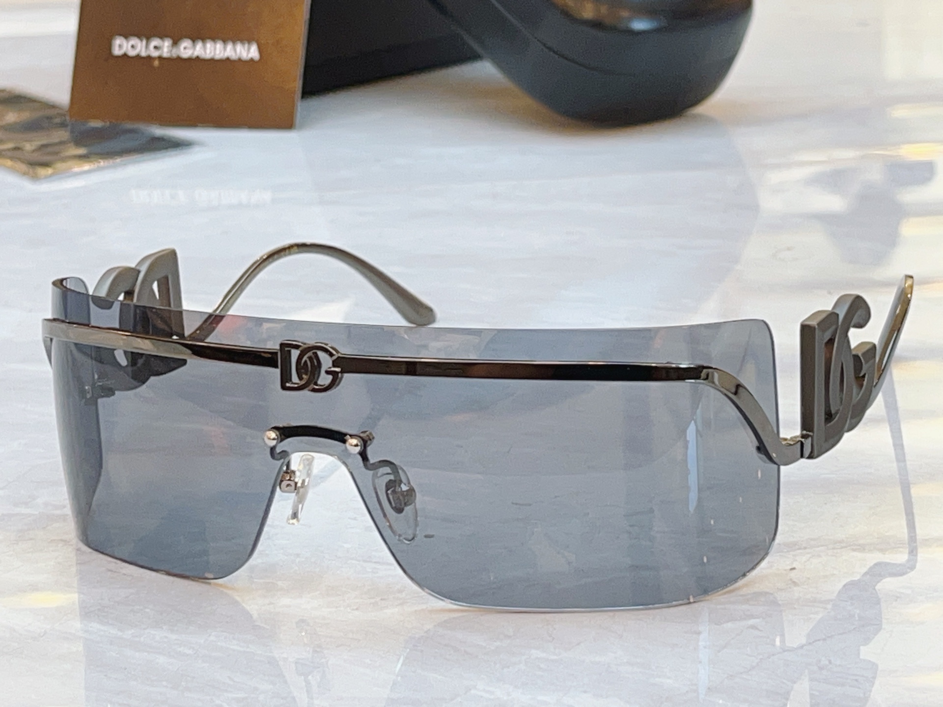 ，【DOLCE & GABBAN*】D*G新款太阳镜，MODEL：DG6694，SIZE：143口0-1