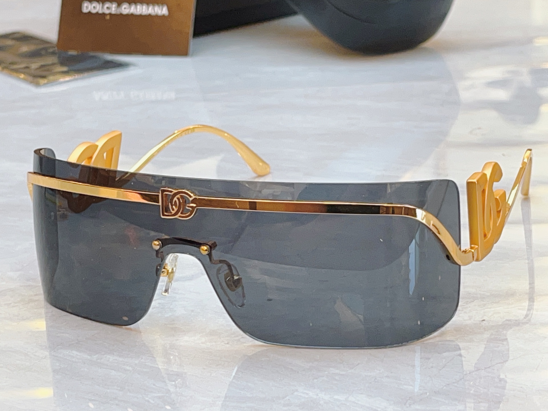 ，【DOLCE & GABBAN*】D*G新款太阳镜，MODEL：DG6694，SIZE：143口0-1