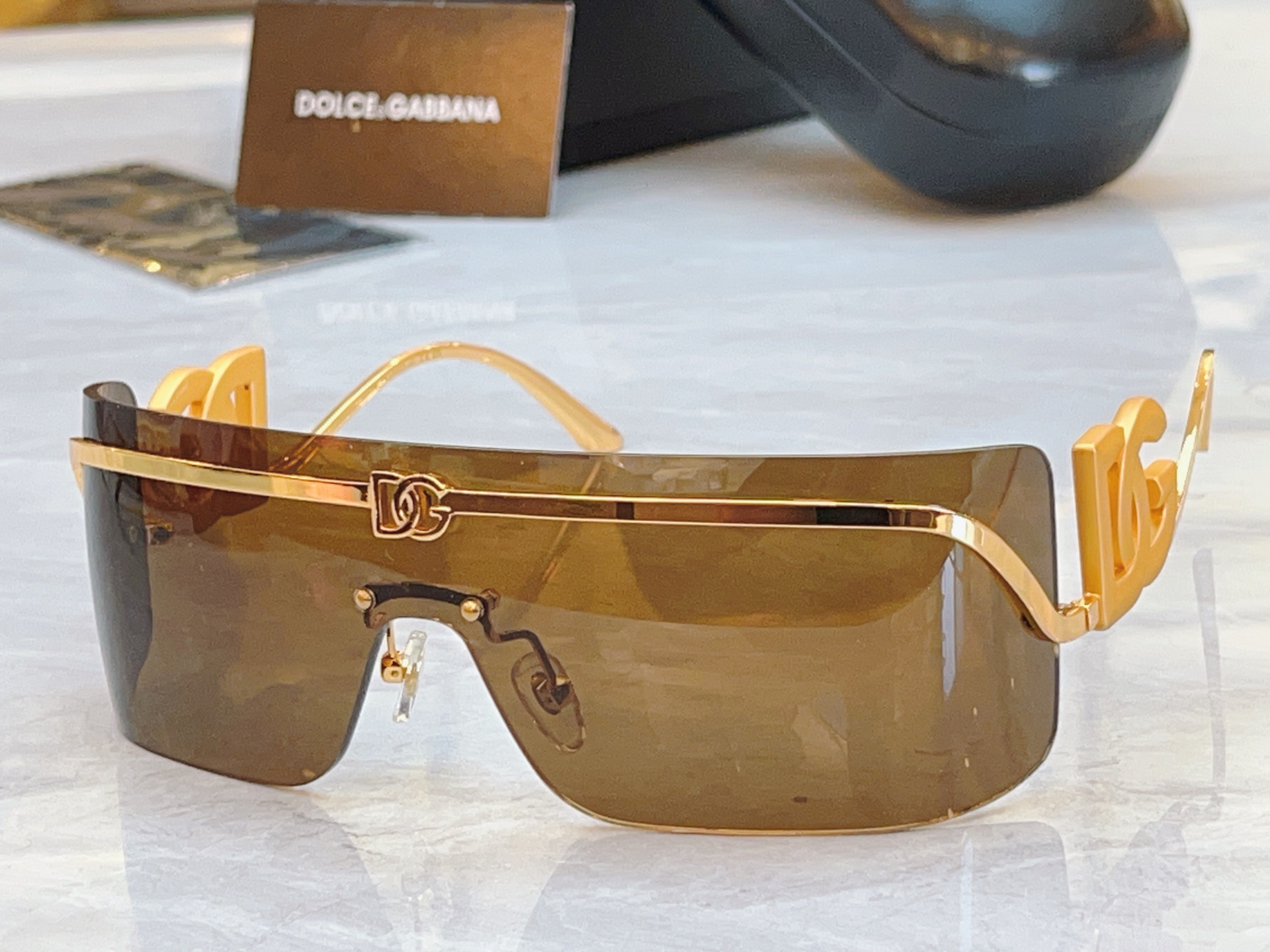 ，【DOLCE & GABBAN*】D*G新款太阳镜，MODEL：DG6694，SIZE：143口0-1
