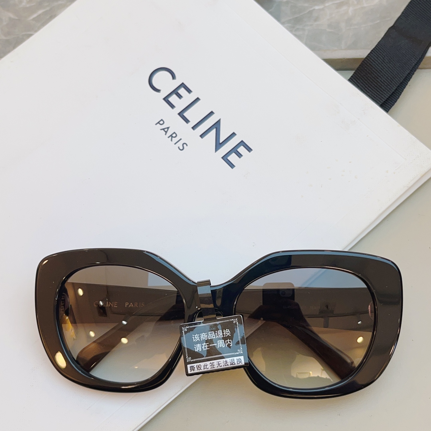 ，【CELIN*】赛*琳新款太阳镜🕶️ 高品质✨， MODEL:CL40226U，SIZE: 55口19