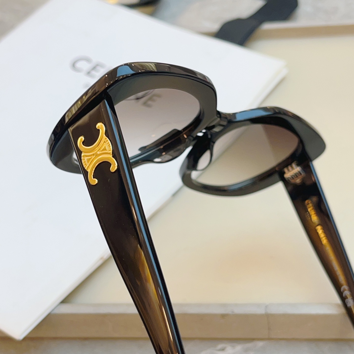 ，【CELIN*】赛*琳新款太阳镜🕶️ 高品质✨， MODEL:CL40226U，SIZE: 55口19