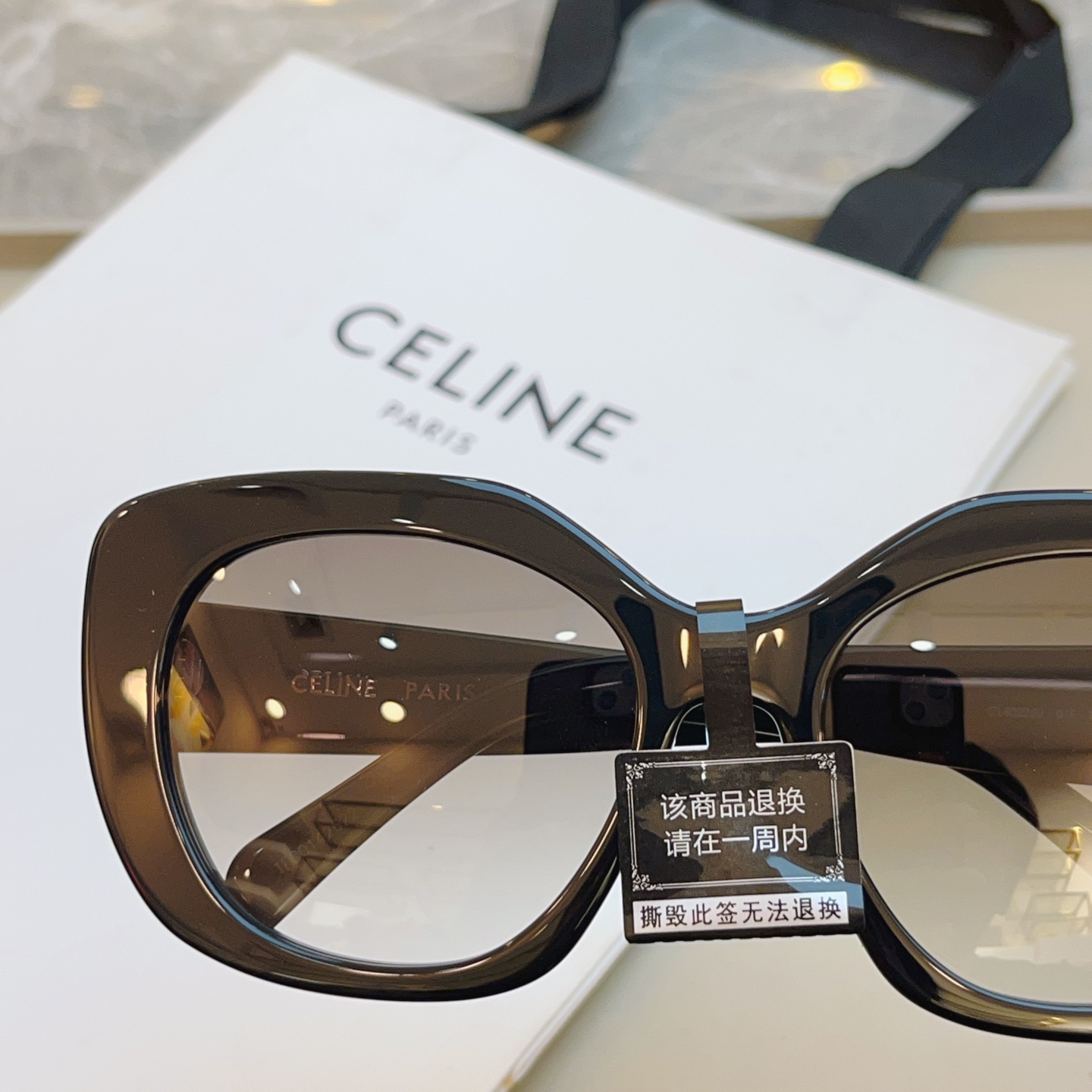 ，【CELIN*】赛*琳新款太阳镜🕶️ 高品质✨， MODEL:CL40226U，SIZE: 55口19
