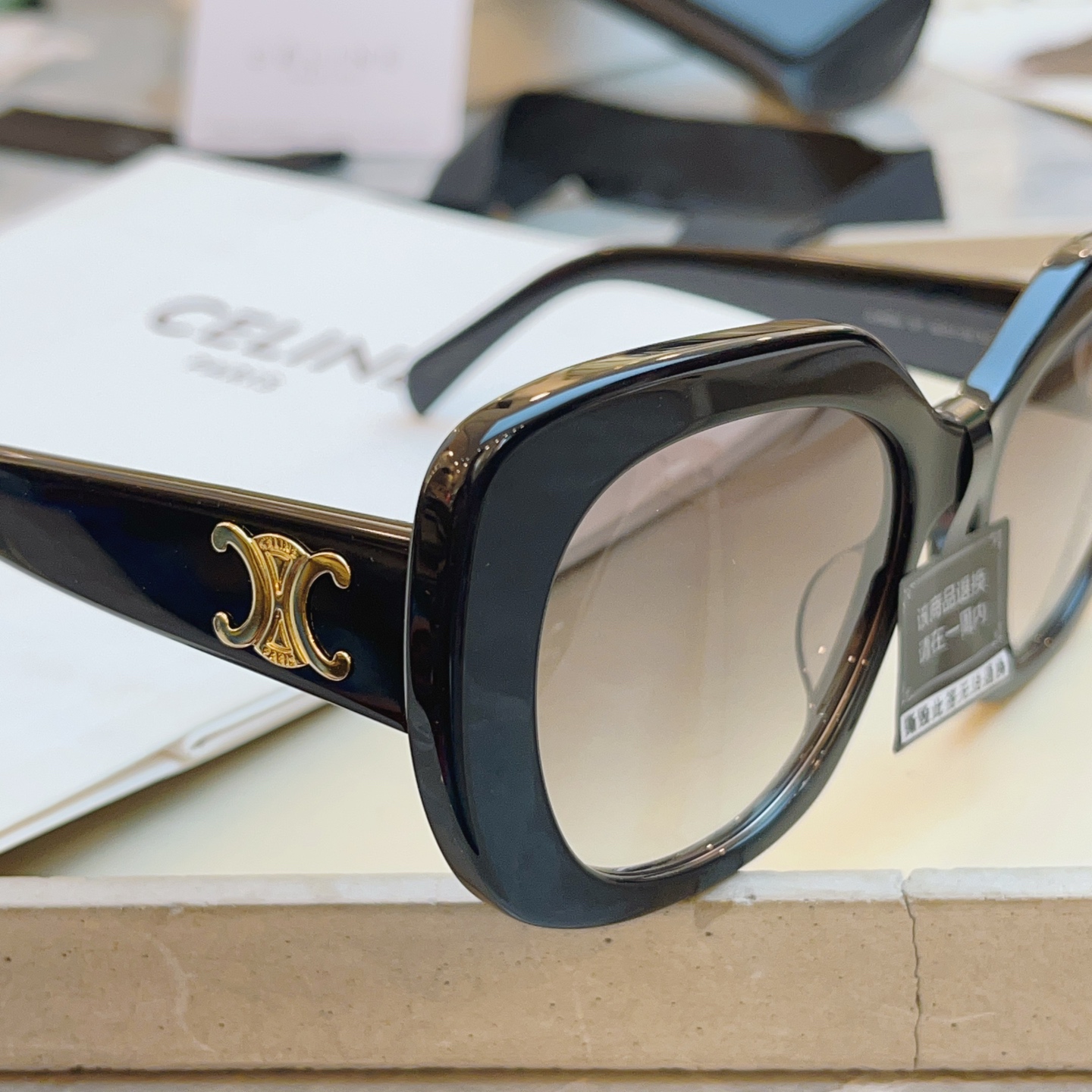 ，【CELIN*】赛*琳新款太阳镜🕶️ 高品质✨， MODEL:CL40226U，SIZE: 55口19