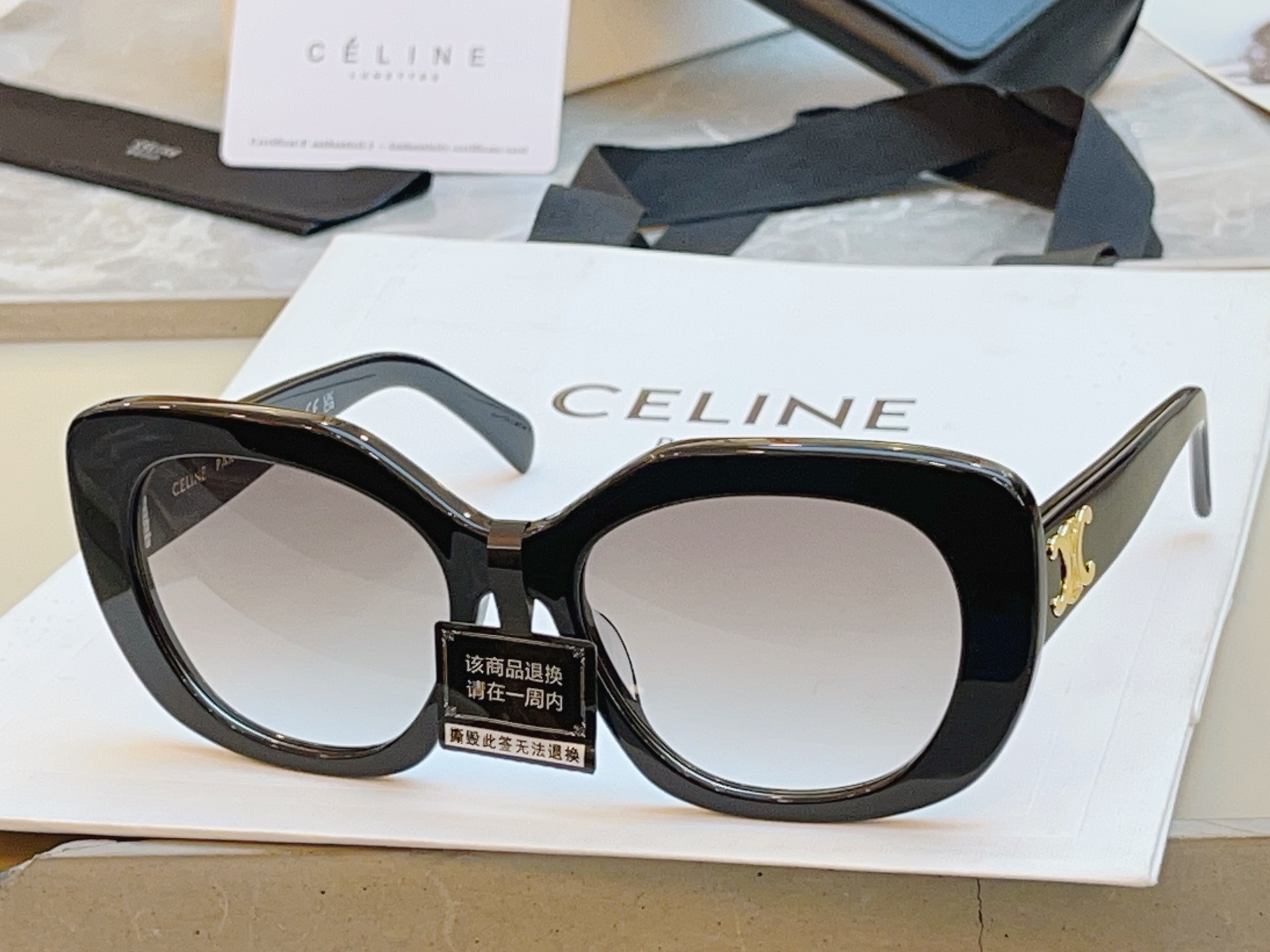 ，【CELIN*】赛*琳新款太阳镜🕶️ 高品质✨， MODEL:CL40226U，SIZE: 55口19