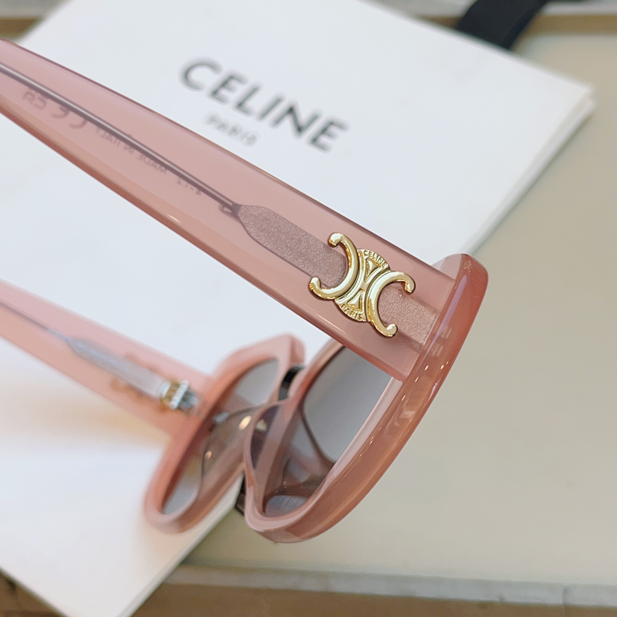 ，【CELIN*】赛*琳新款太阳镜🕶️ 高品质✨， MODEL:CL40226U，SIZE: 55口19