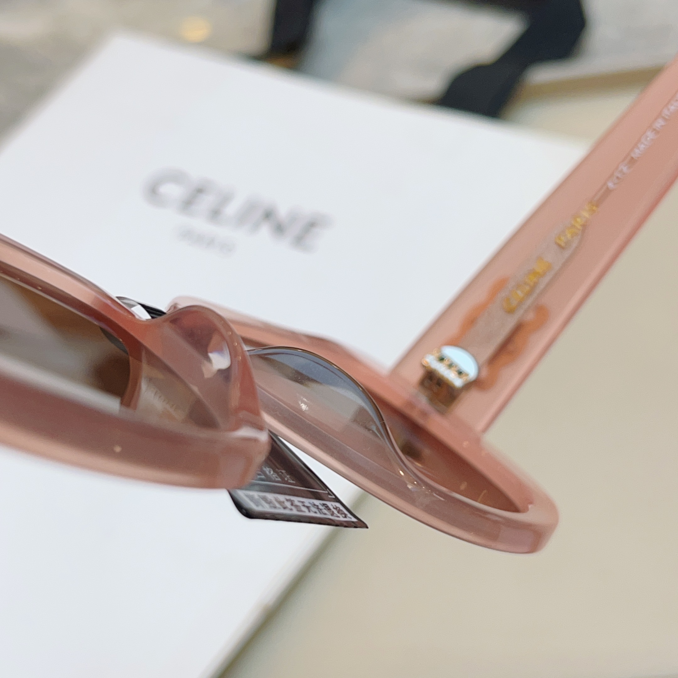 ，【CELIN*】赛*琳新款太阳镜🕶️ 高品质✨， MODEL:CL40226U，SIZE: 55口19