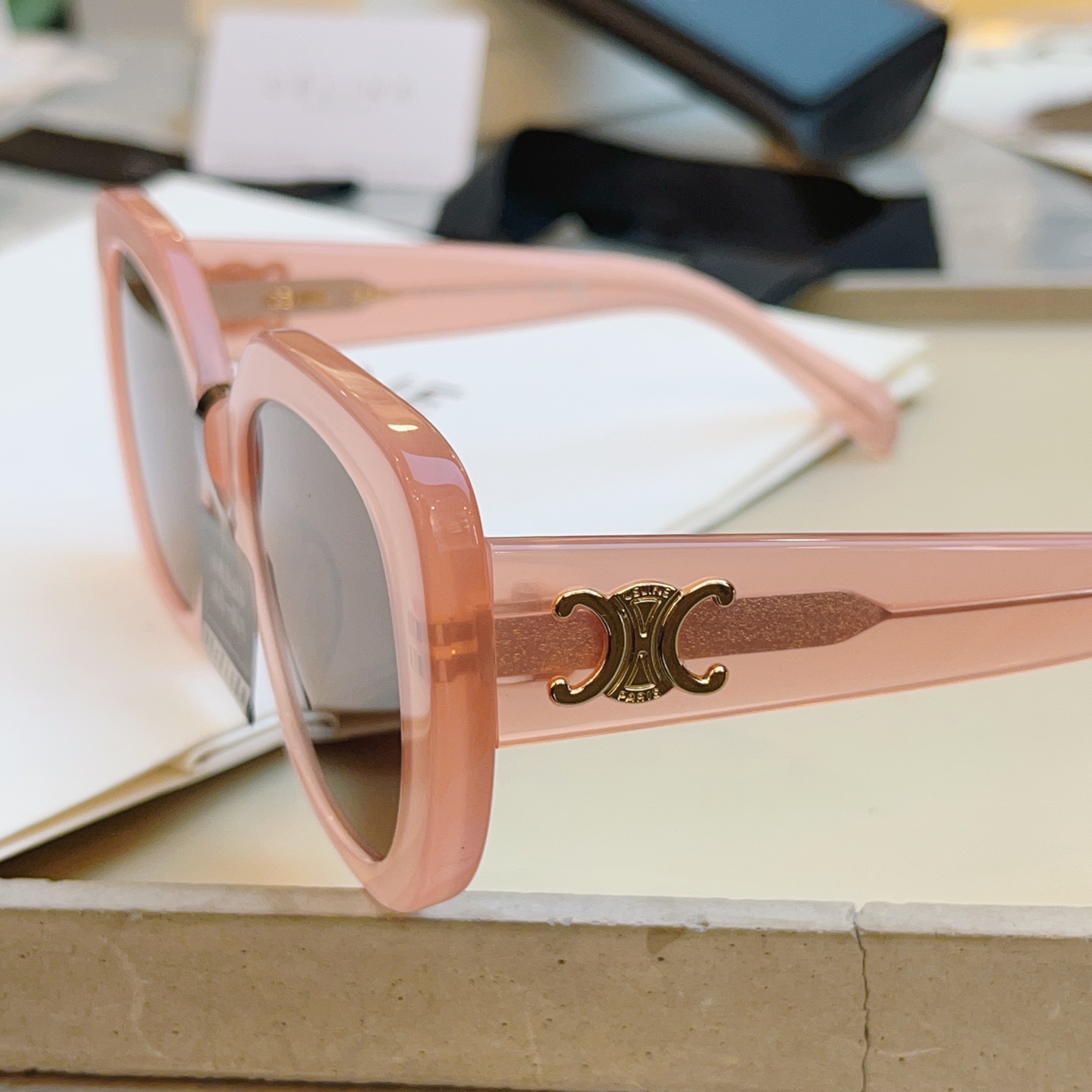 ，【CELIN*】赛*琳新款太阳镜🕶️ 高品质✨， MODEL:CL40226U，SIZE: 55口19