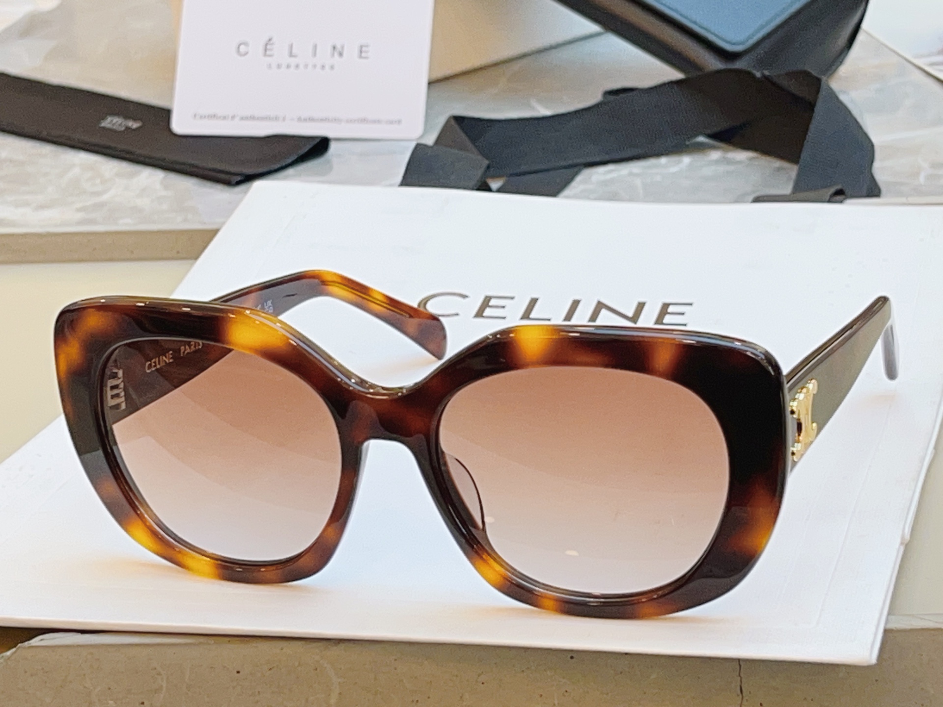 ，【CELIN*】赛*琳新款太阳镜🕶️ 高品质✨， MODEL:CL40226U，SIZE: 55口19