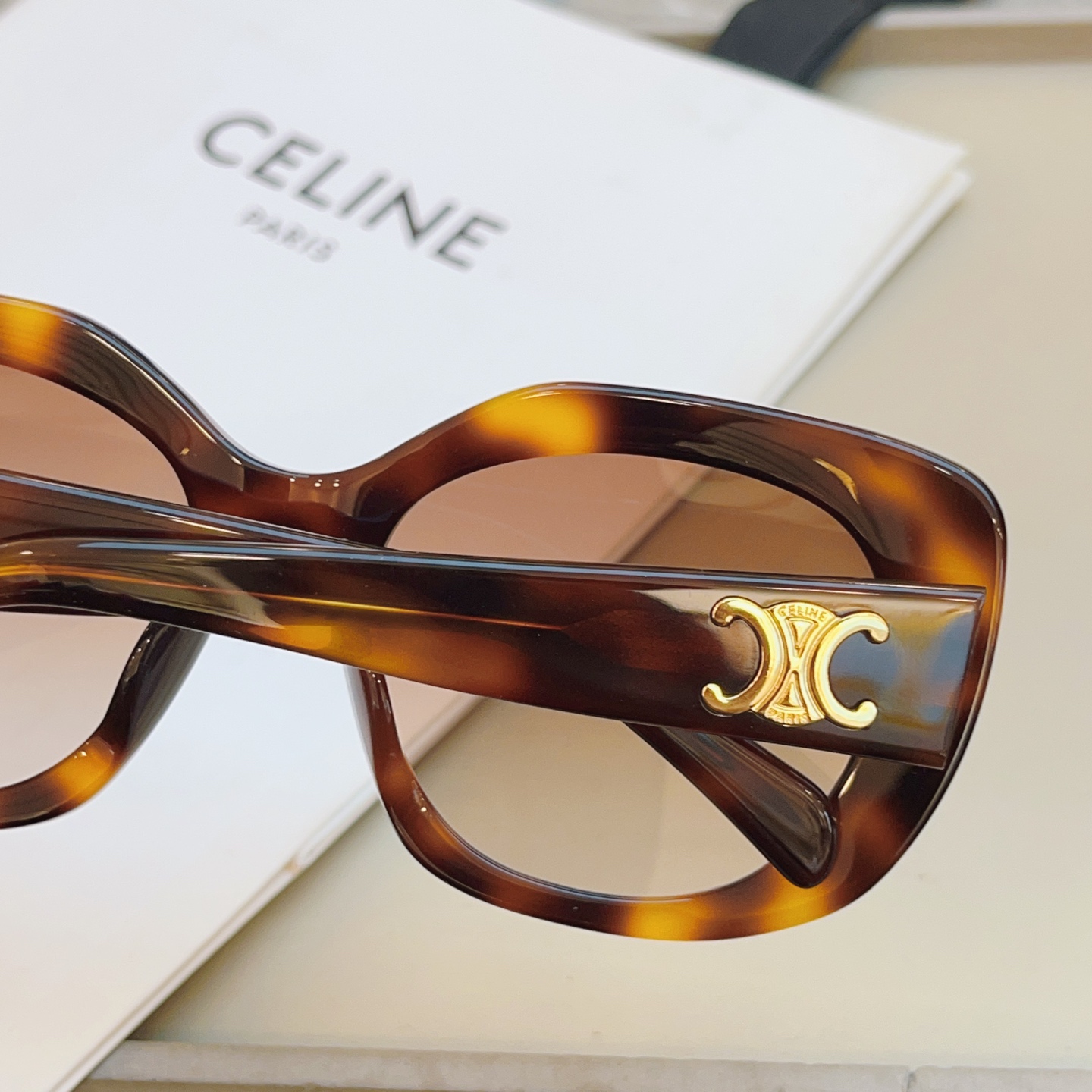 ，【CELIN*】赛*琳新款太阳镜🕶️ 高品质✨， MODEL:CL40226U，SIZE: 55口19