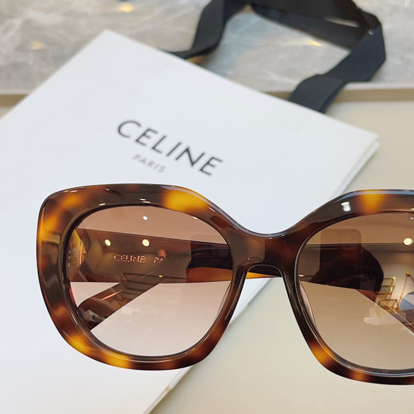 ，【CELIN*】赛*琳新款太阳镜🕶️ 高品质✨， MODEL:CL40226U，SIZE: 55口19