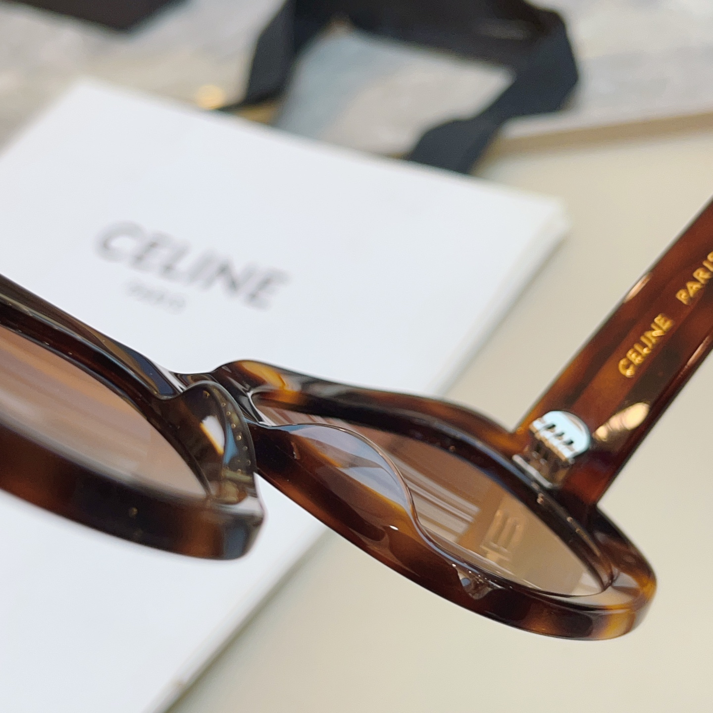 ，【CELIN*】赛*琳新款太阳镜🕶️ 高品质✨， MODEL:CL40226U，SIZE: 55口19