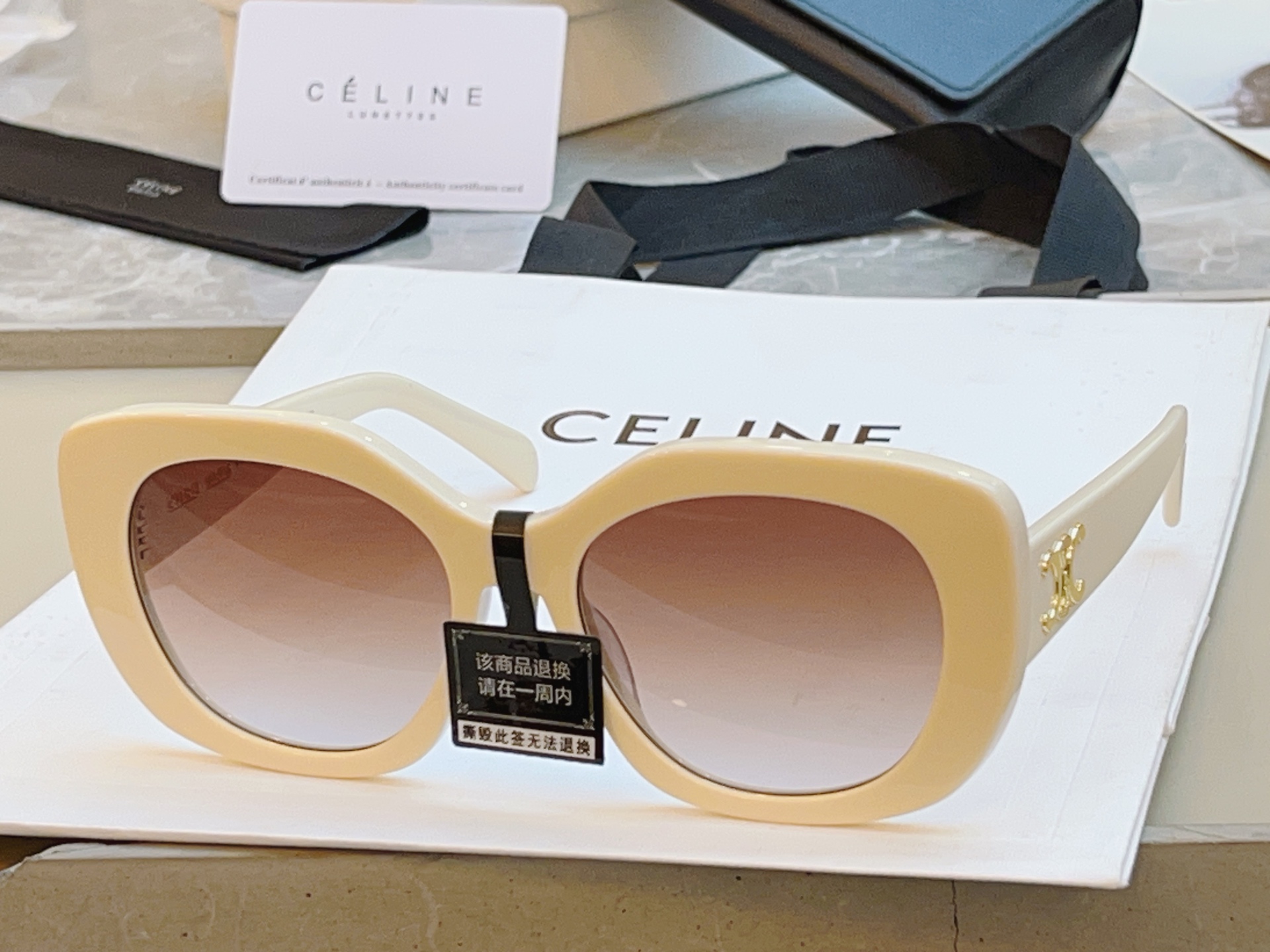 ，【CELIN*】赛*琳新款太阳镜🕶️ 高品质✨， MODEL:CL40226U，SIZE: 55口19
