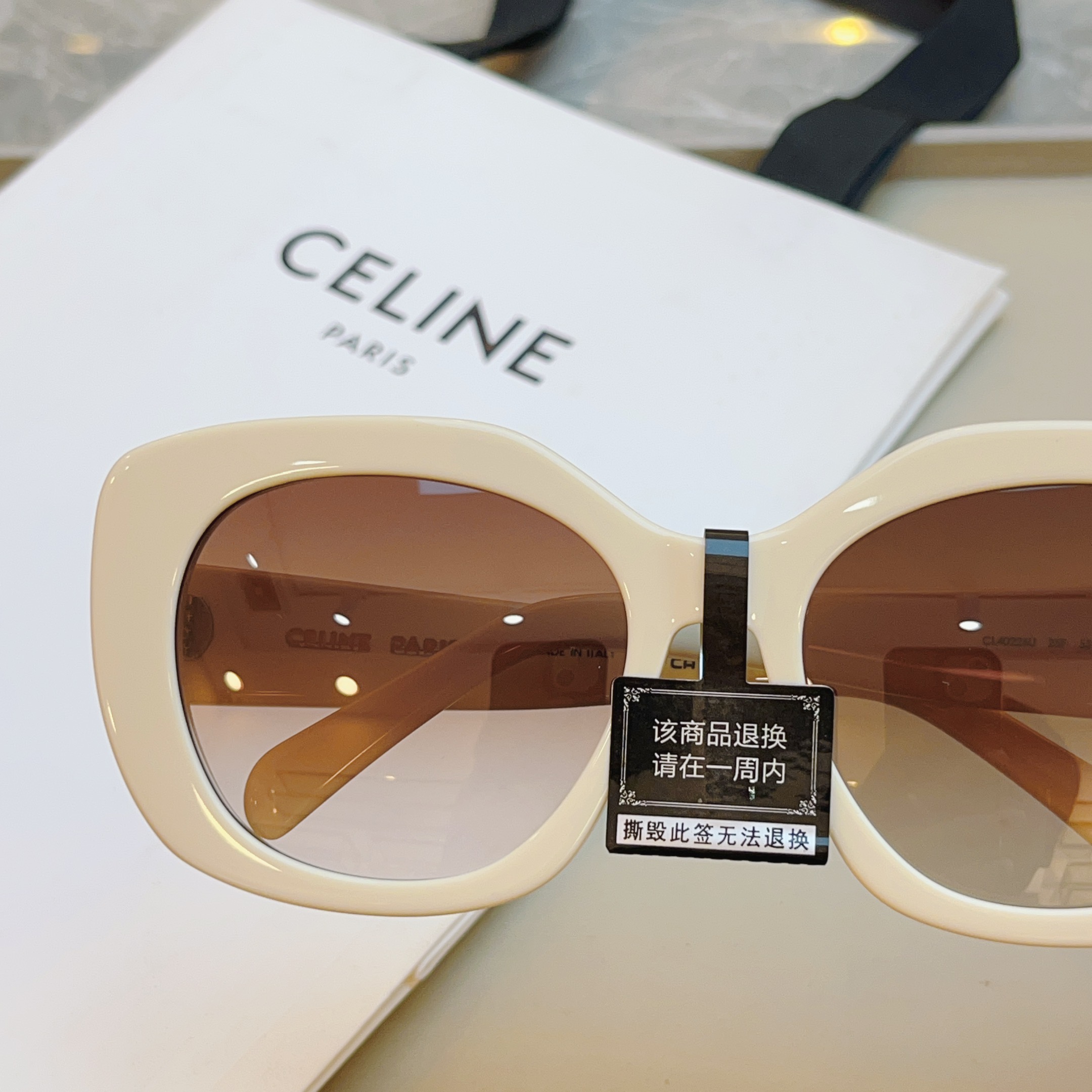 ，【CELIN*】赛*琳新款太阳镜🕶️ 高品质✨， MODEL:CL40226U，SIZE: 55口19