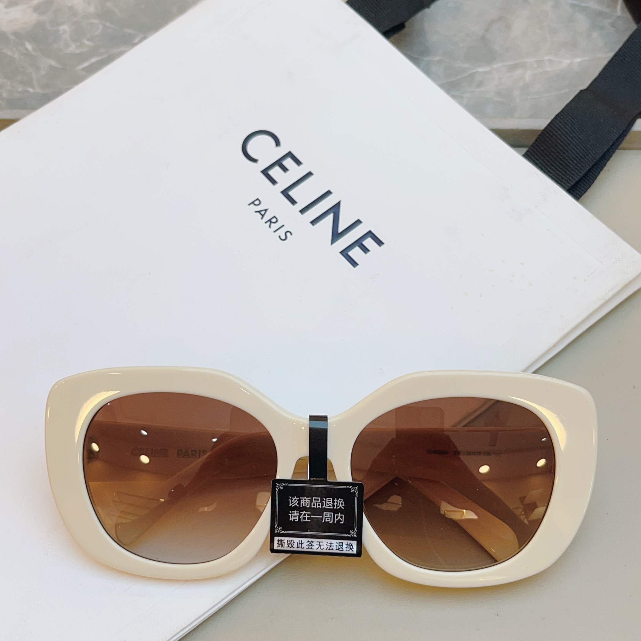 ，【CELIN*】赛*琳新款太阳镜🕶️ 高品质✨， MODEL:CL40226U，SIZE: 55口19