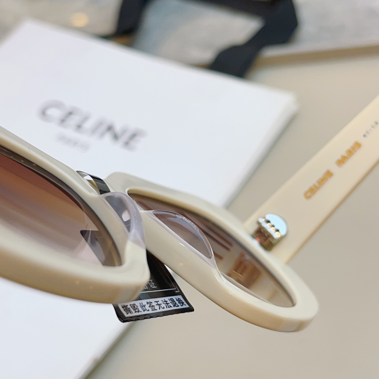 ，【CELIN*】赛*琳新款太阳镜🕶️ 高品质✨， MODEL:CL40226U，SIZE: 55口19