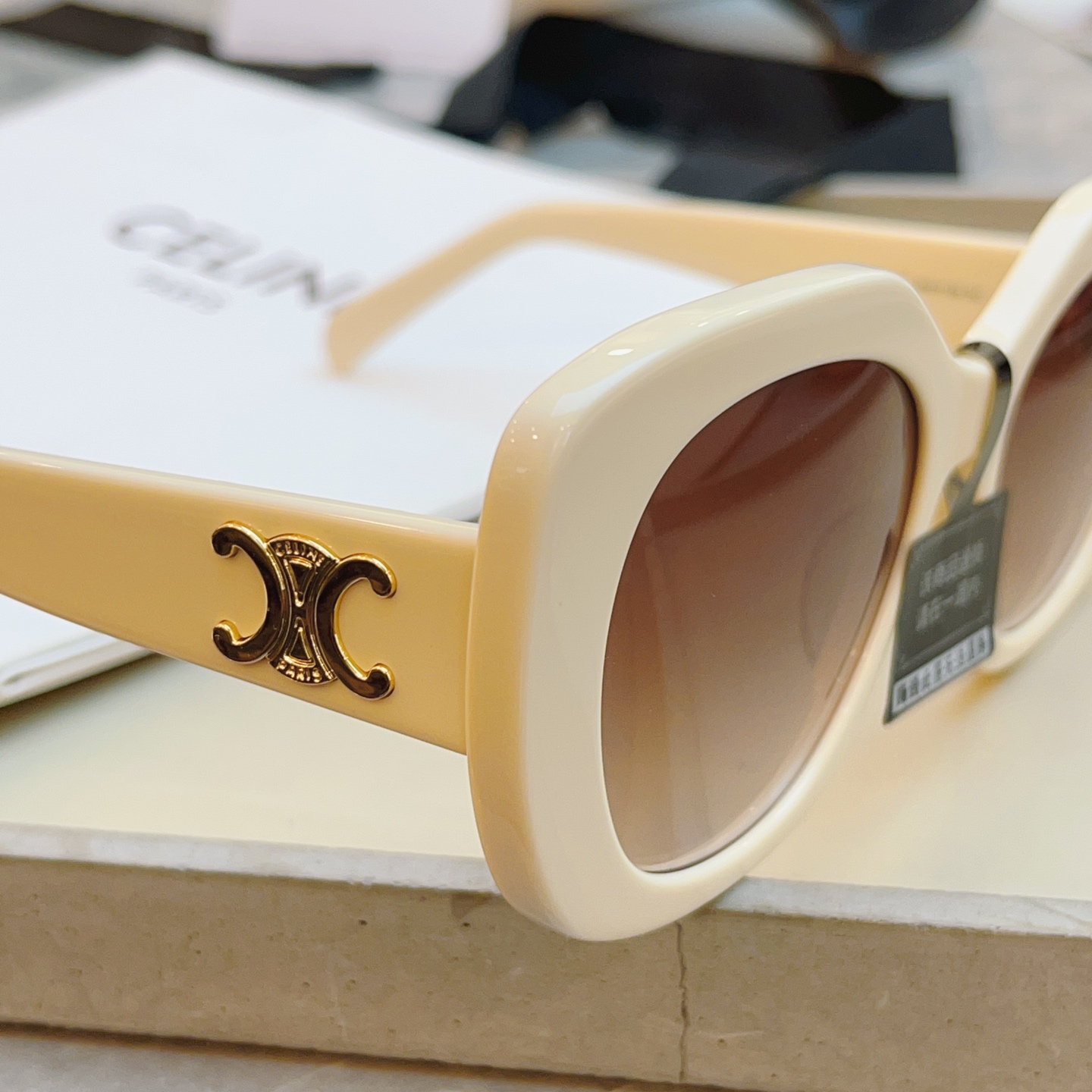 ，【CELIN*】赛*琳新款太阳镜🕶️ 高品质✨， MODEL:CL40226U，SIZE: 55口19
