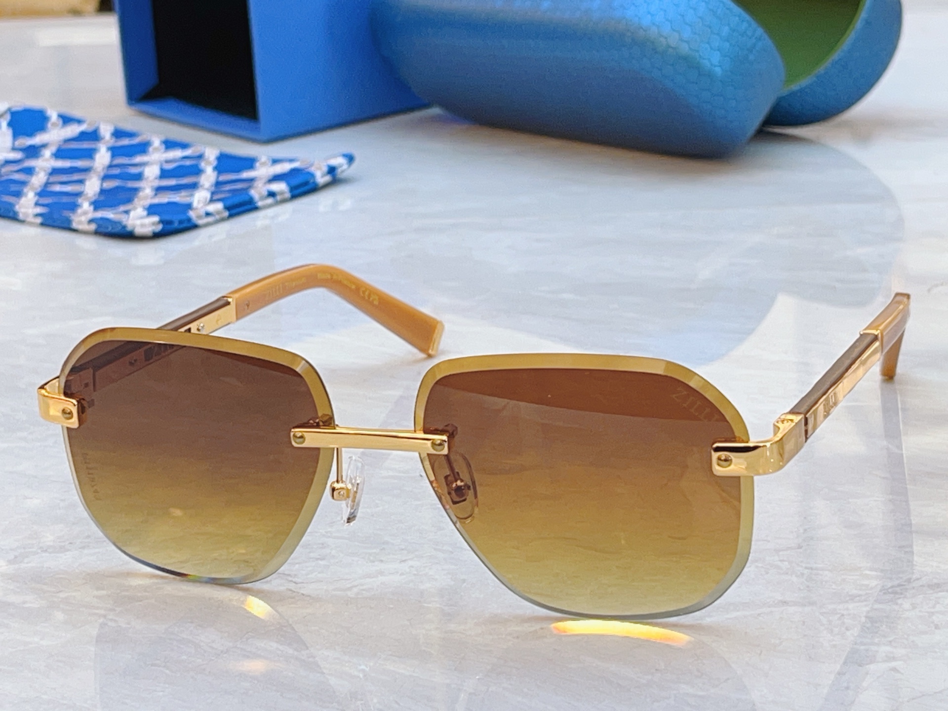 ，【ZEIZ*】蔡*司新款太阳镜，MODEL：ZI80141，SIZE：61口16-145