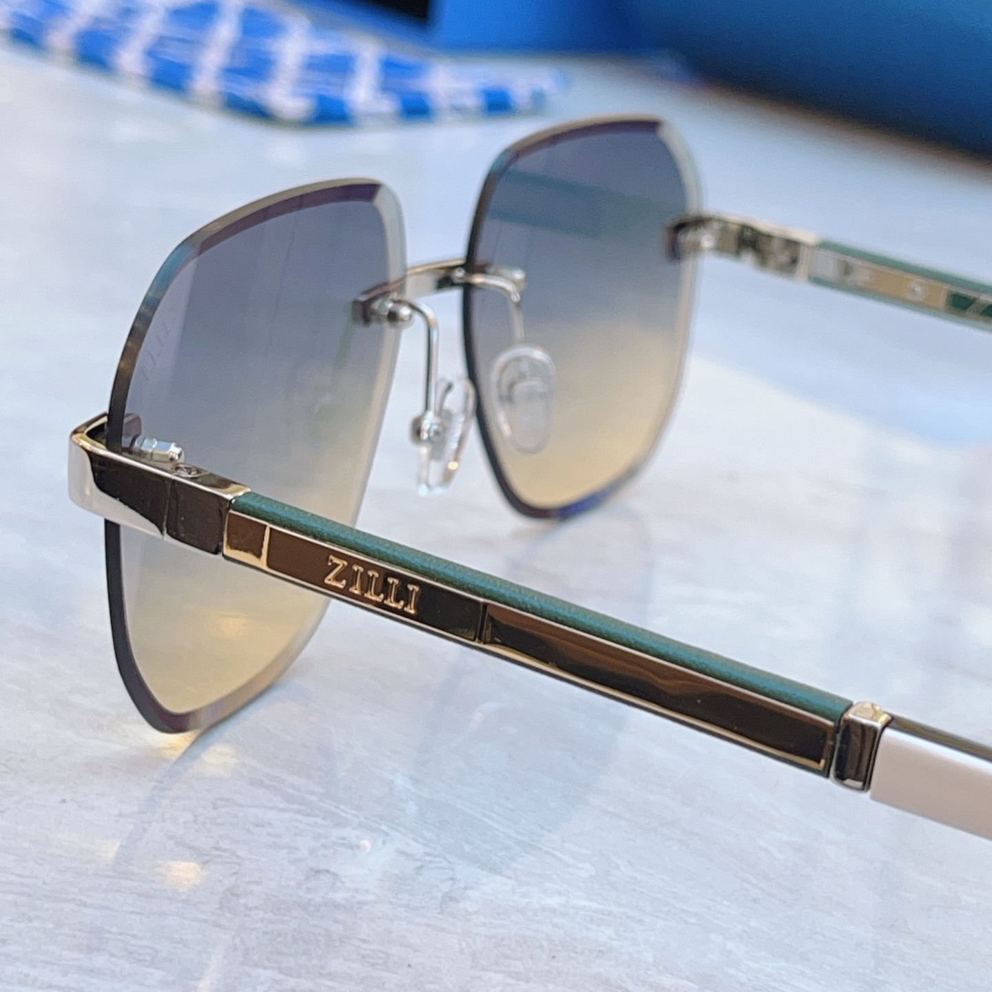 ，【ZEIZ*】蔡*司新款太阳镜，MODEL：ZI80141，SIZE：61口16-145