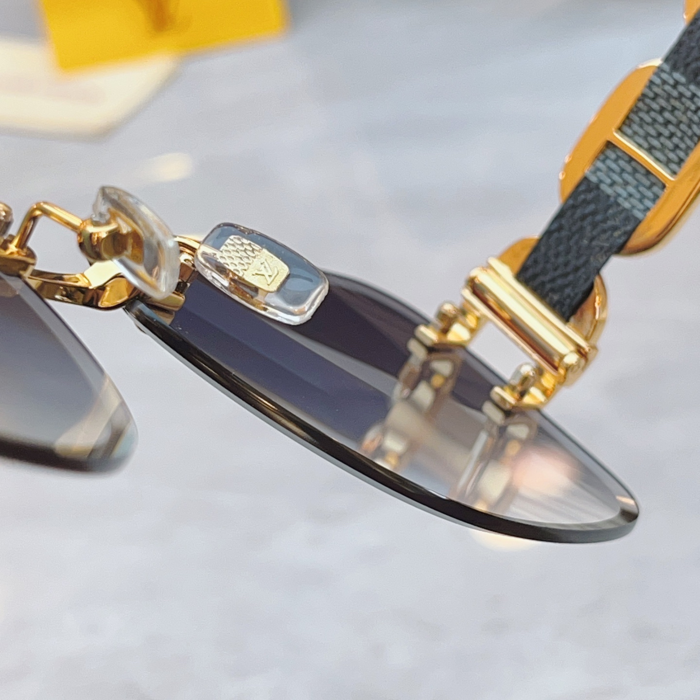 ，【LOUIS VUITTO*】路易*威登新款太阳镜，MODEL：Z2056U，SIZE：65口17-1