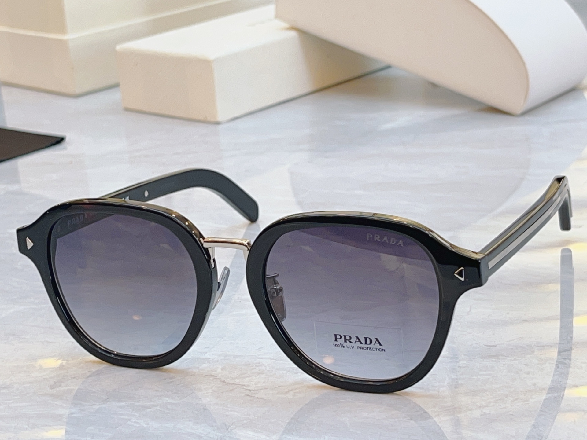 ，【PRAD*】普拉*达新款太阳镜，MODEL：SPR C05V，SIZE：52口21-145