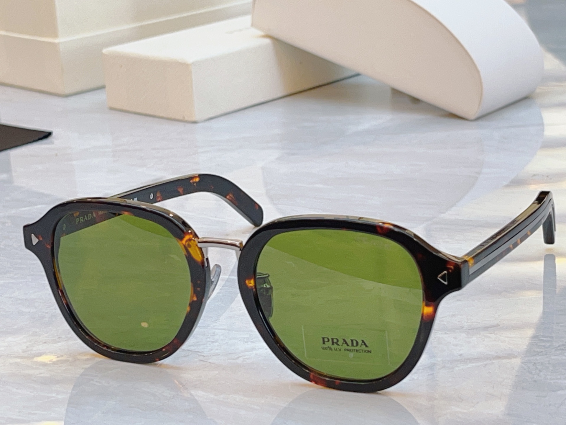 ，【PRAD*】普拉*达新款太阳镜，MODEL：SPR C05V，SIZE：52口21-145