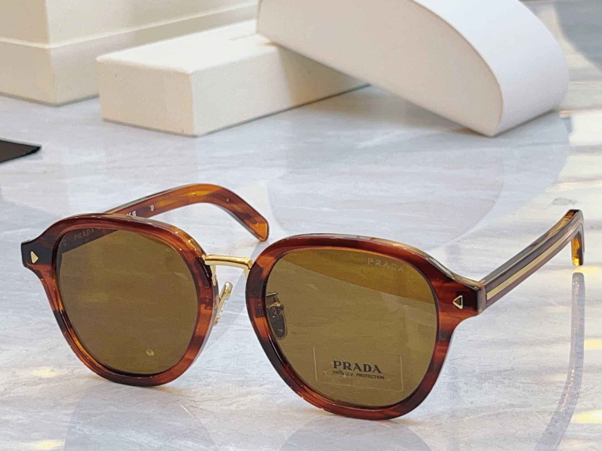 ，【PRAD*】普拉*达新款太阳镜，MODEL：SPR C05V，SIZE：52口21-145