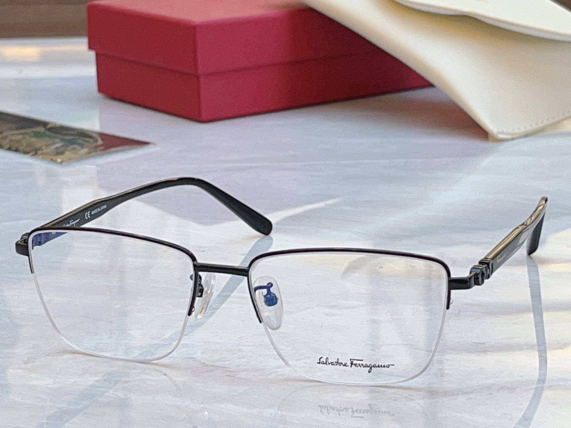 ，【Salvatore ferragam*】 菲拉*格慕 新款眼镜架，MODEL：SF2546A，SIZ