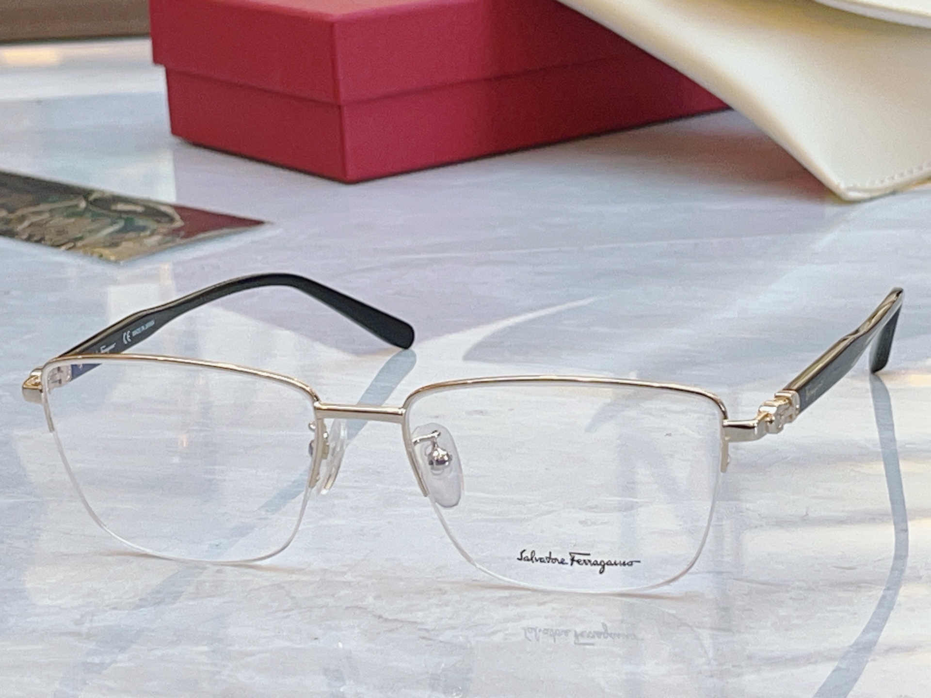 ，【Salvatore ferragam*】 菲拉*格慕 新款眼镜架，MODEL：SF2546A，SIZ