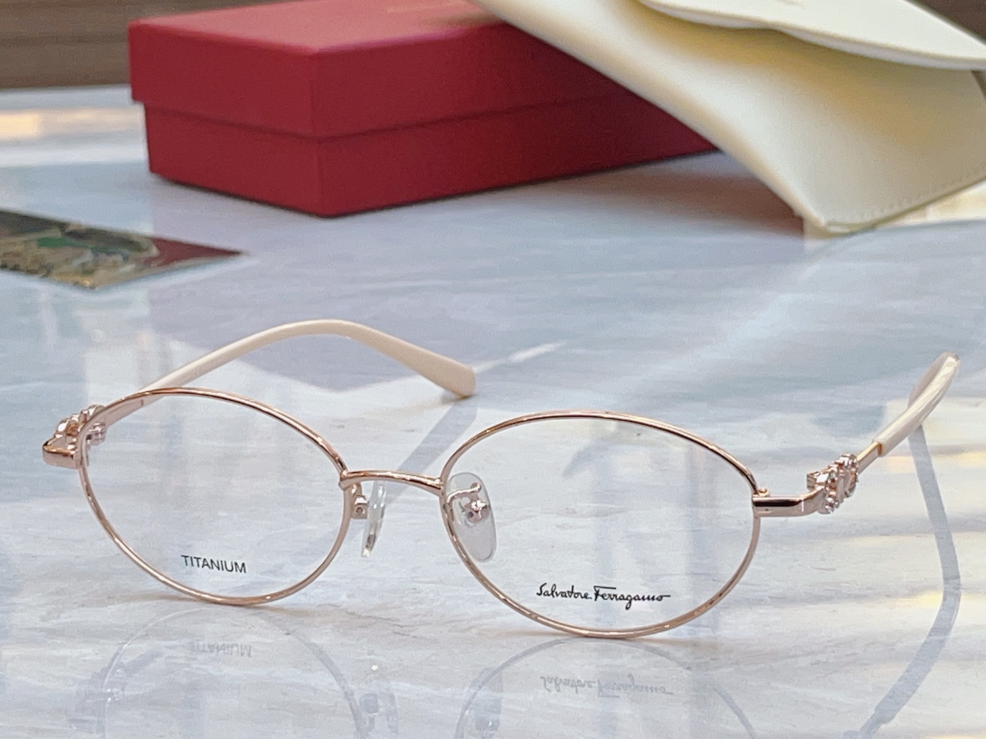 ，【Salvatore ferragam*】 菲拉*格慕 新款眼镜架，MODEL：SF2555RA，SI
