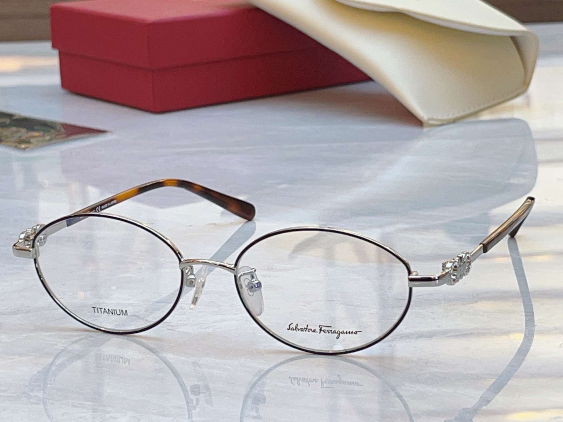 ，【Salvatore ferragam*】 菲拉*格慕 新款眼镜架，MODEL：SF2555RA，SI