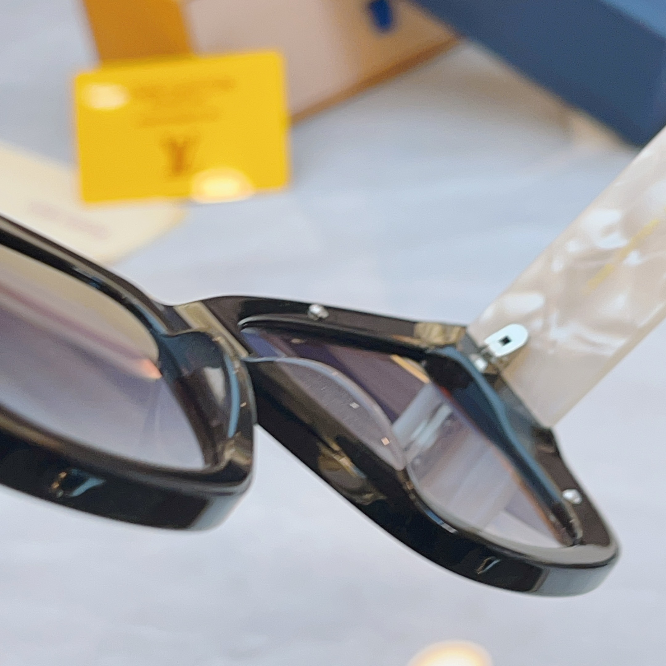 ，【LOUIS VUITTO*】路易*威登新款太阳镜，MODEL：Z2007U，SIZE：56口18-1