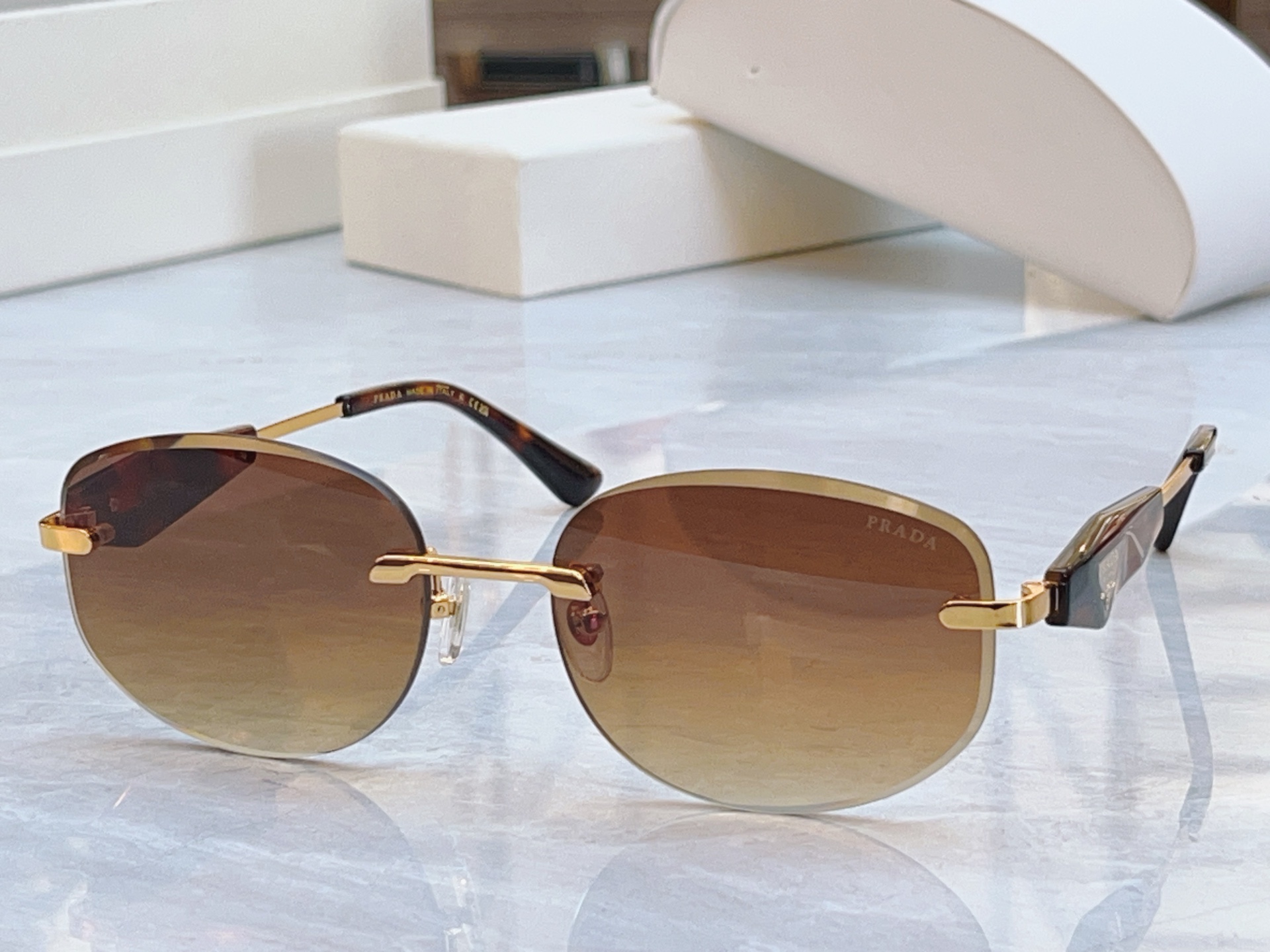 ，【PRAD*】普拉*达新款眼镜架，MODEL：PR 211VS，SIZE：58口18-145